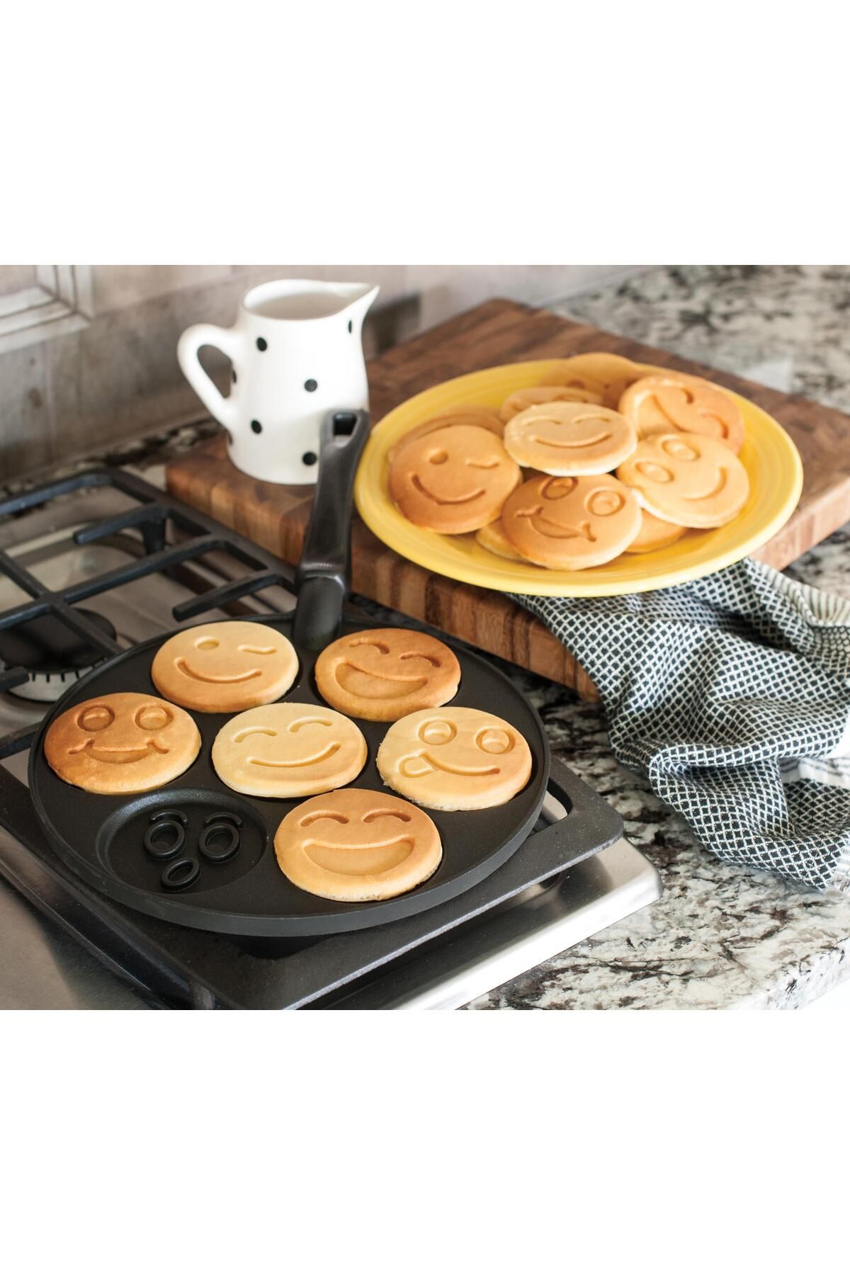 nordicware-Smiling Faces Pancake Pan 4