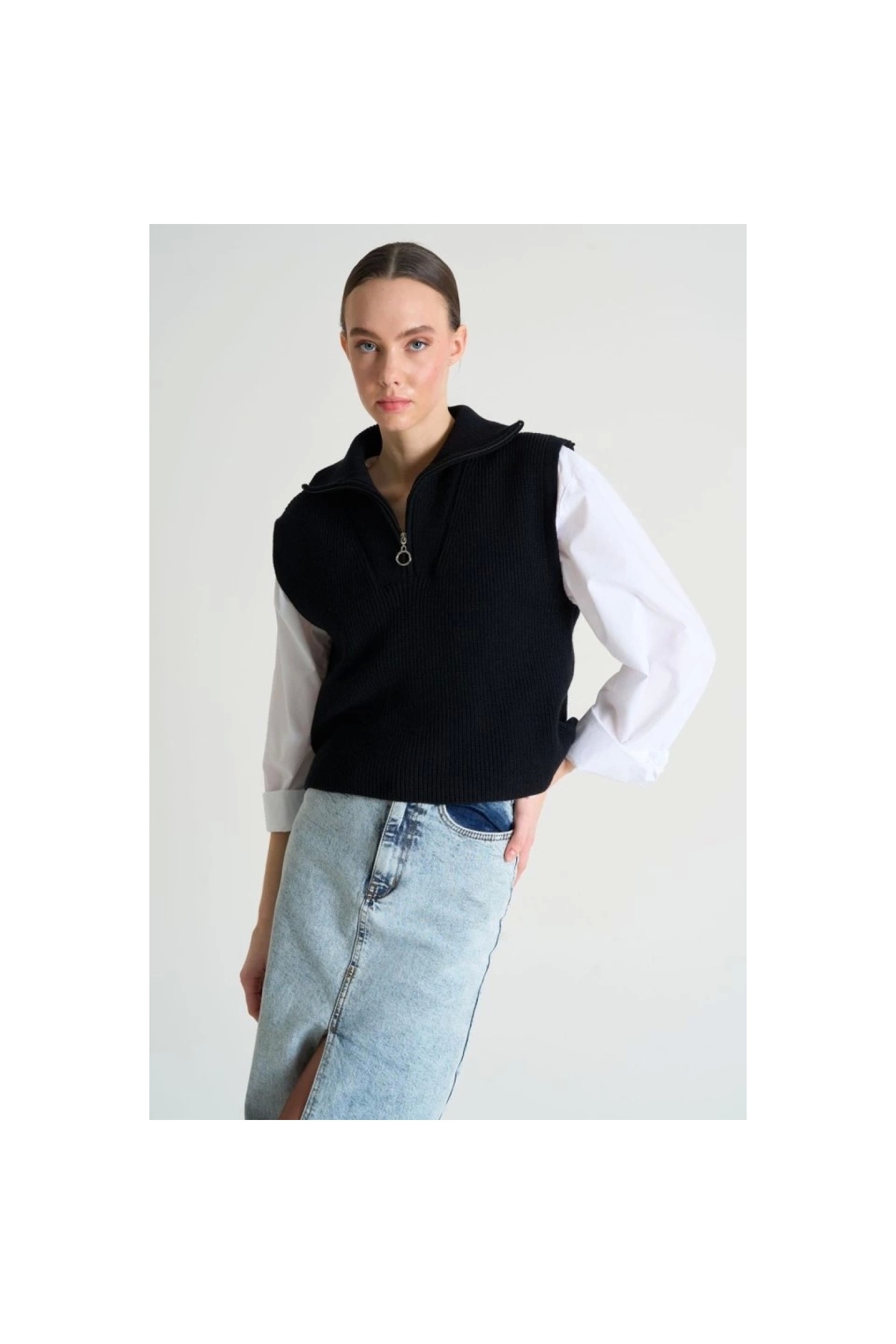 Qu Style-Black Polo Collar Zippered Sweater Ts 231008 4