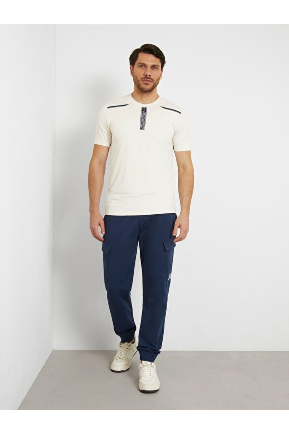 تی شرت سفید مردانه Slim Fit Active Laynard Guess