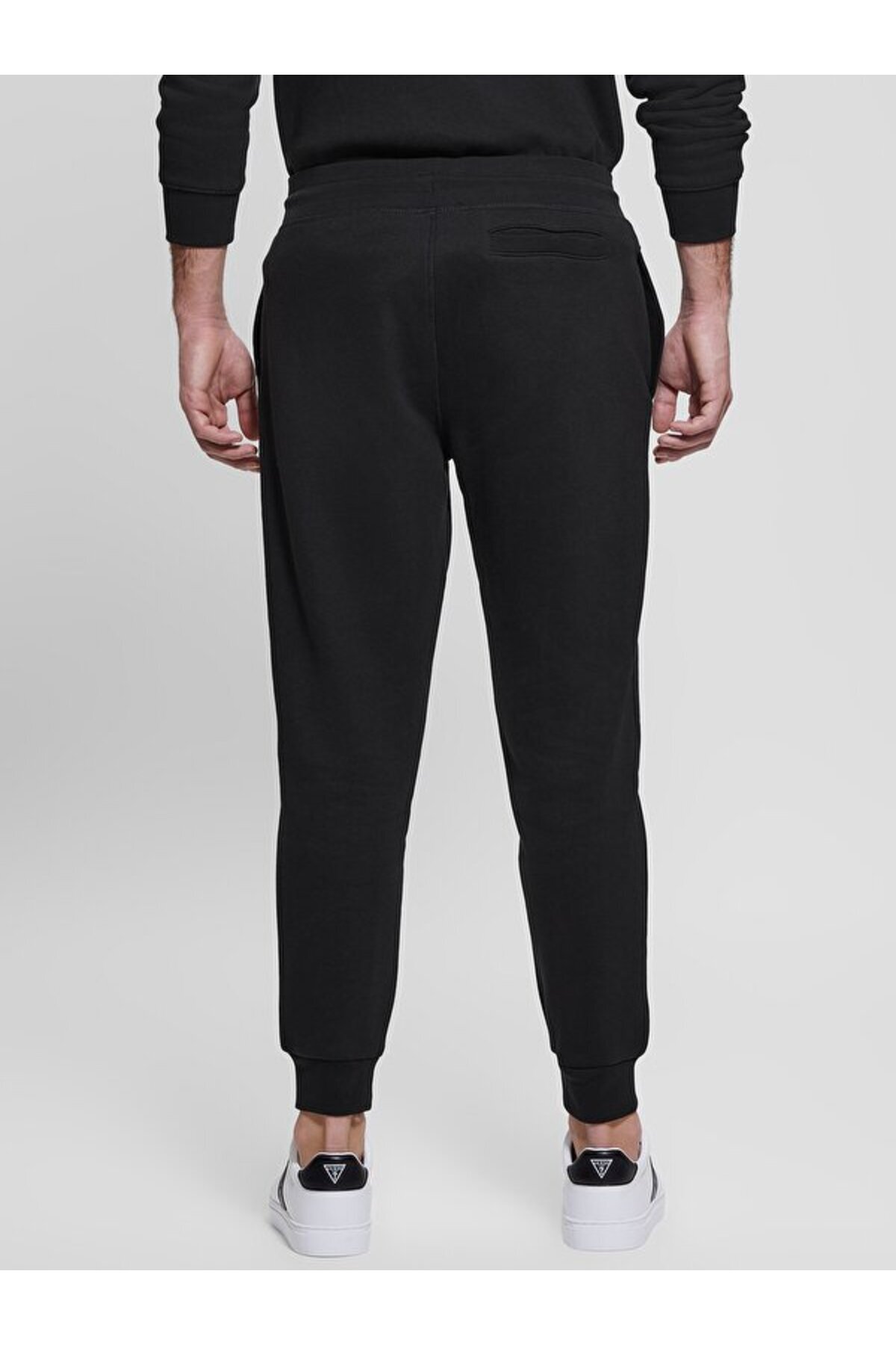 Guess-Aldwin Men's Active Regular Fit Sweatpants 4