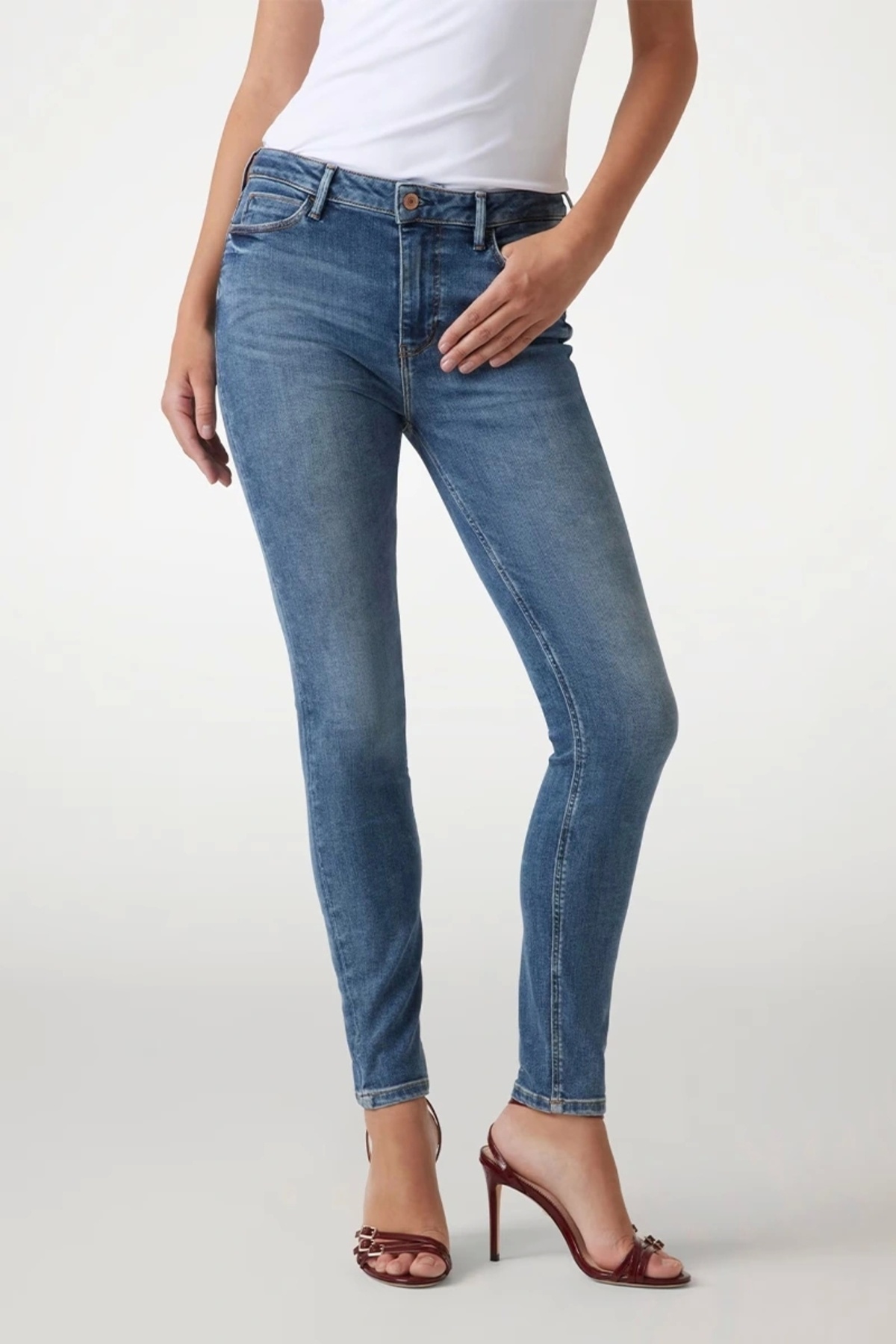 Guess-1981-es Skinny Jeans modell 2