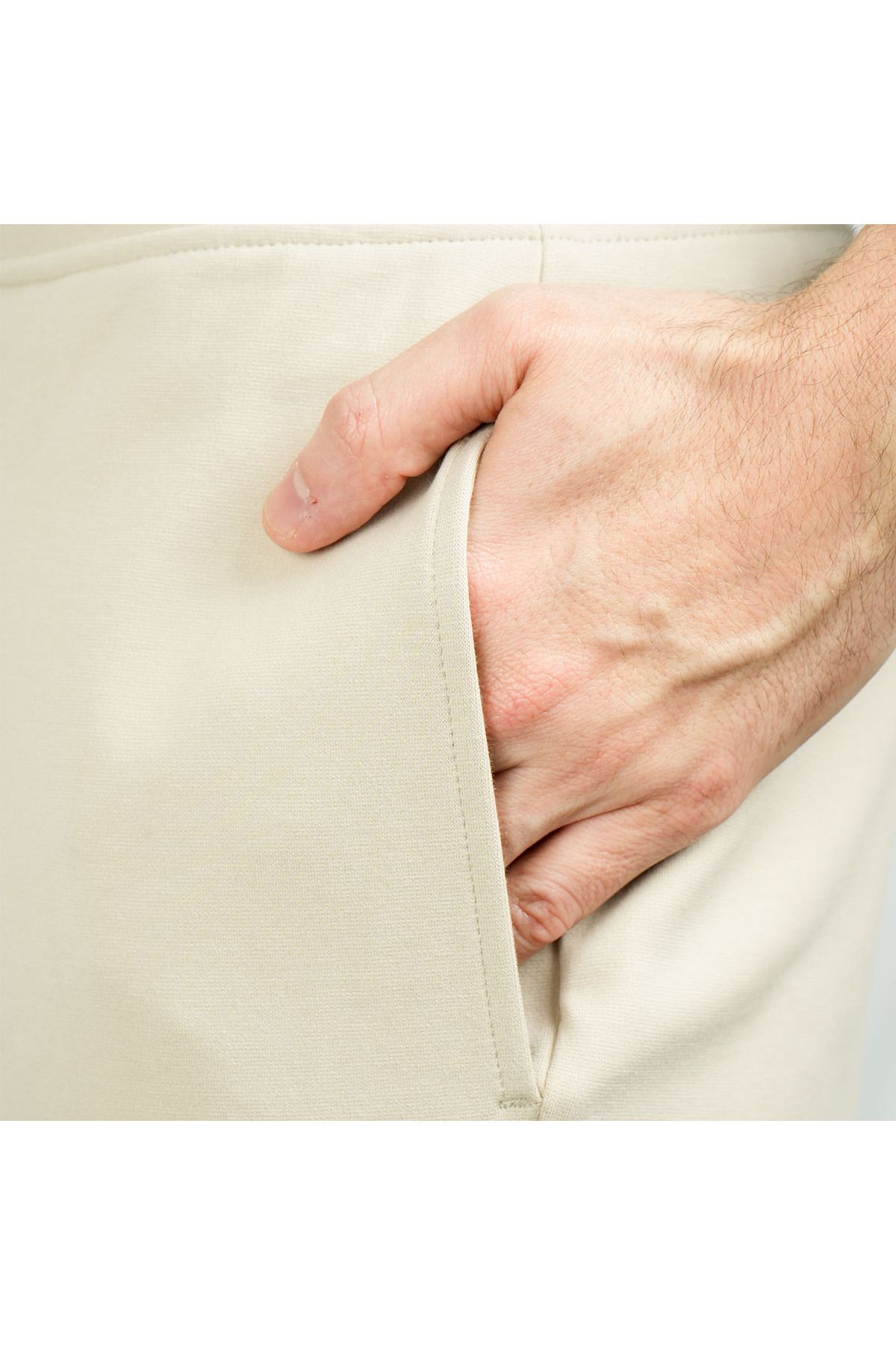 Giordano-Men's Slim Tapered Fit Jogger Pants 4