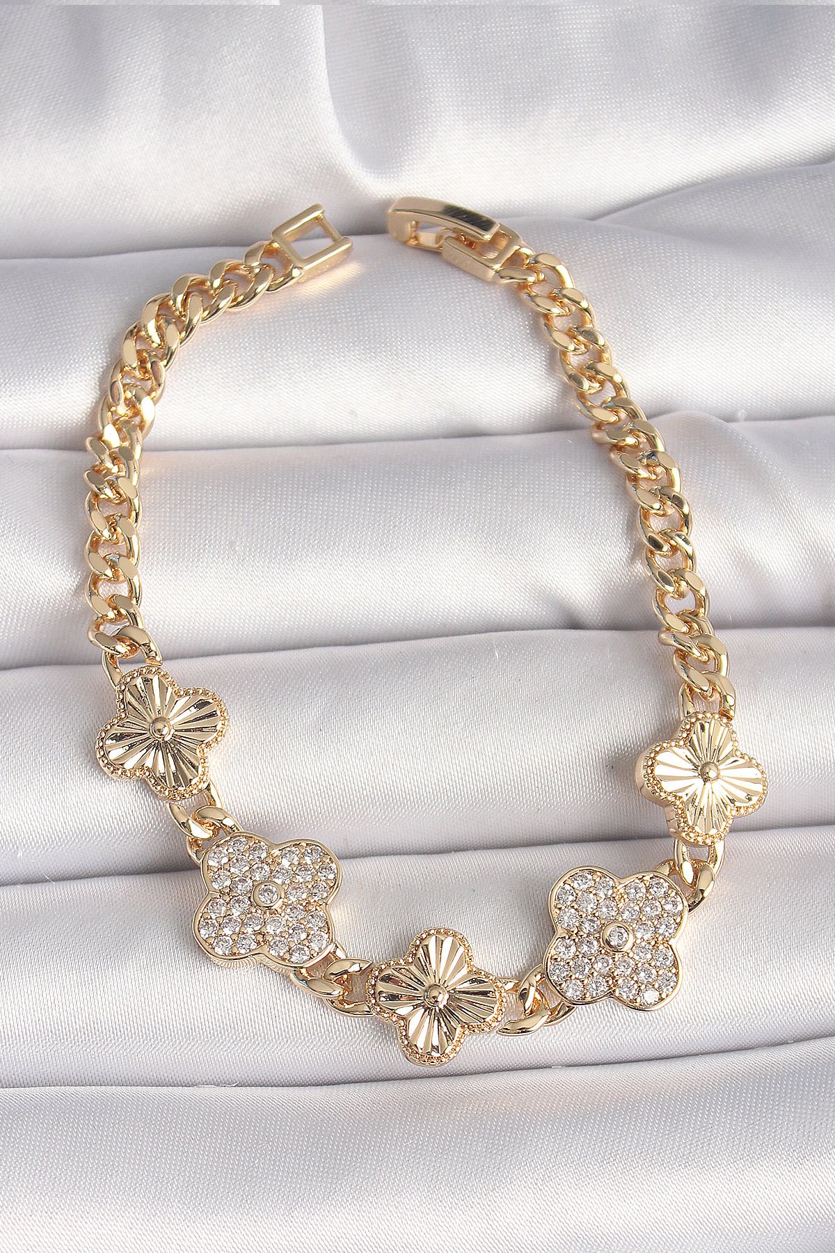 New Things Pirinç Gold Renk Zirkon Taşlı Yonca Model Kadın Bileklik
