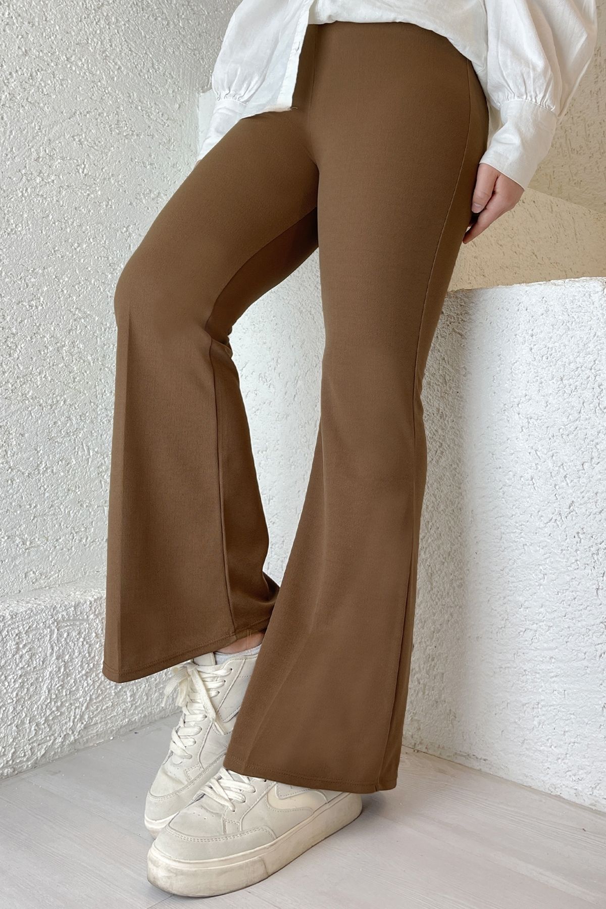 InStyle-Pantaloni scuba maro evazați 4