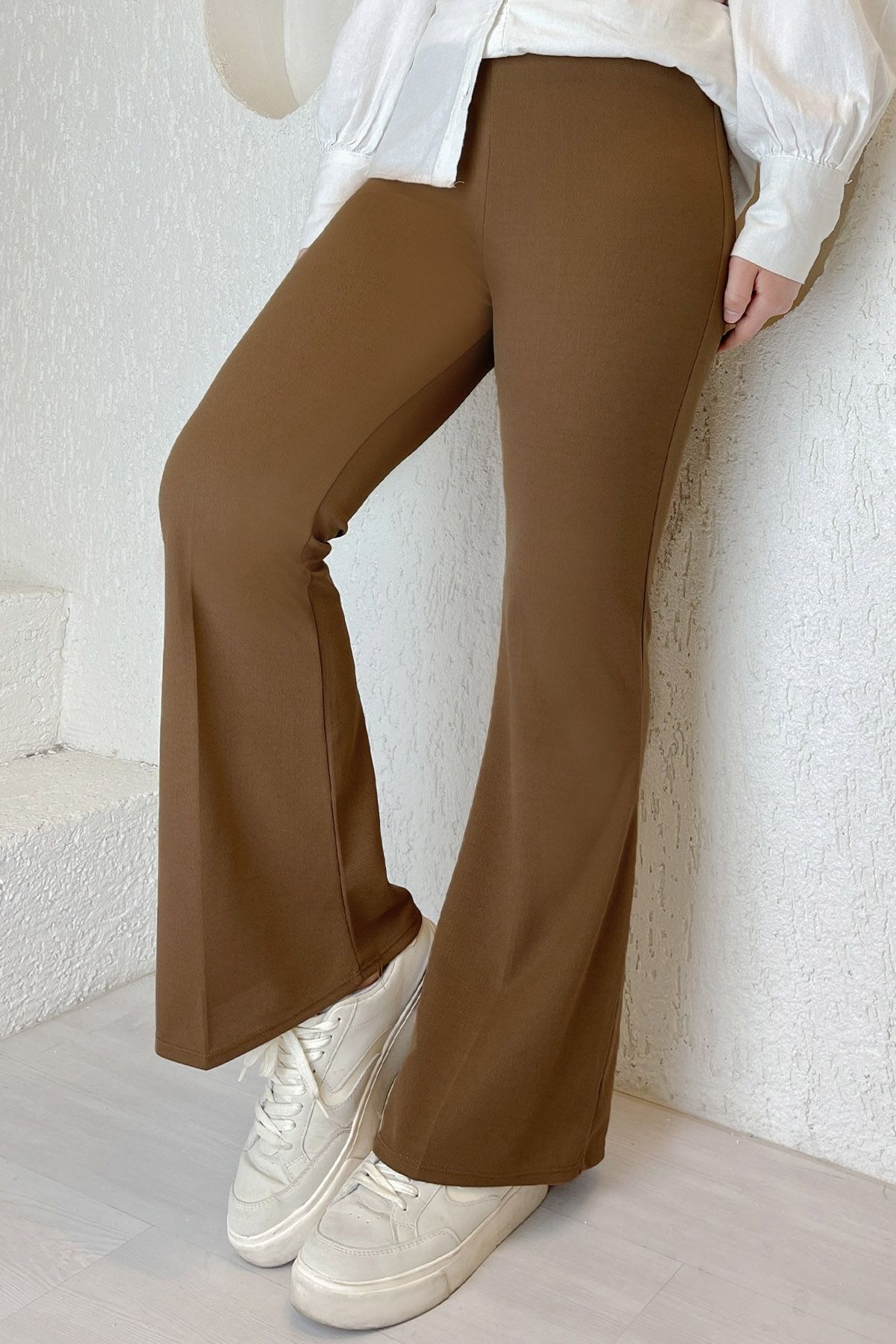 InStyle-Pantaloni scuba maro evazați 3