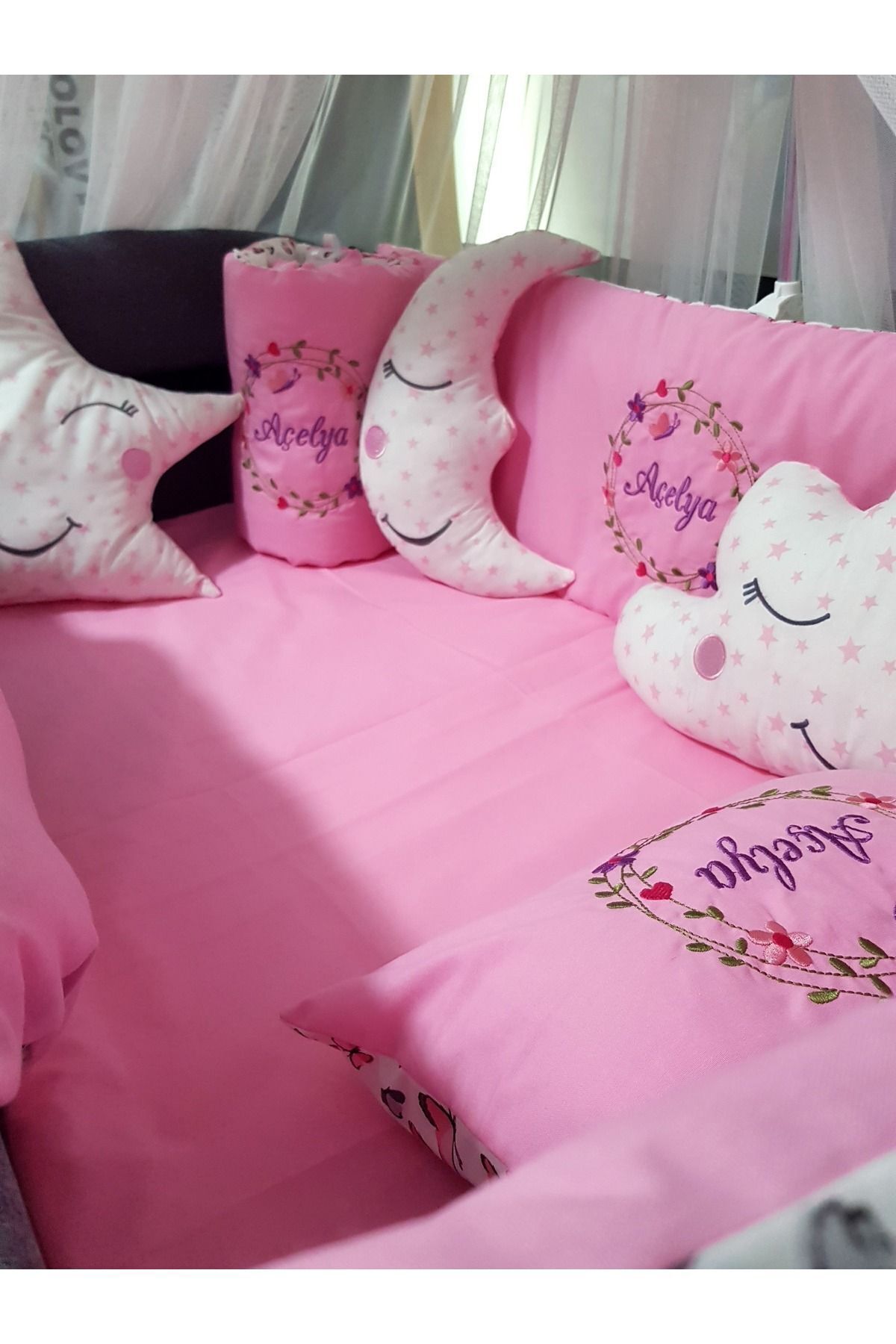 Baby Clime 70x110 Nakışlı Bebek Uyku Seti Isimli - Lüks Cibinlik Ve Aparat - Çiçek Kelebek Motifli fotoğrafı 6 (önizleme)