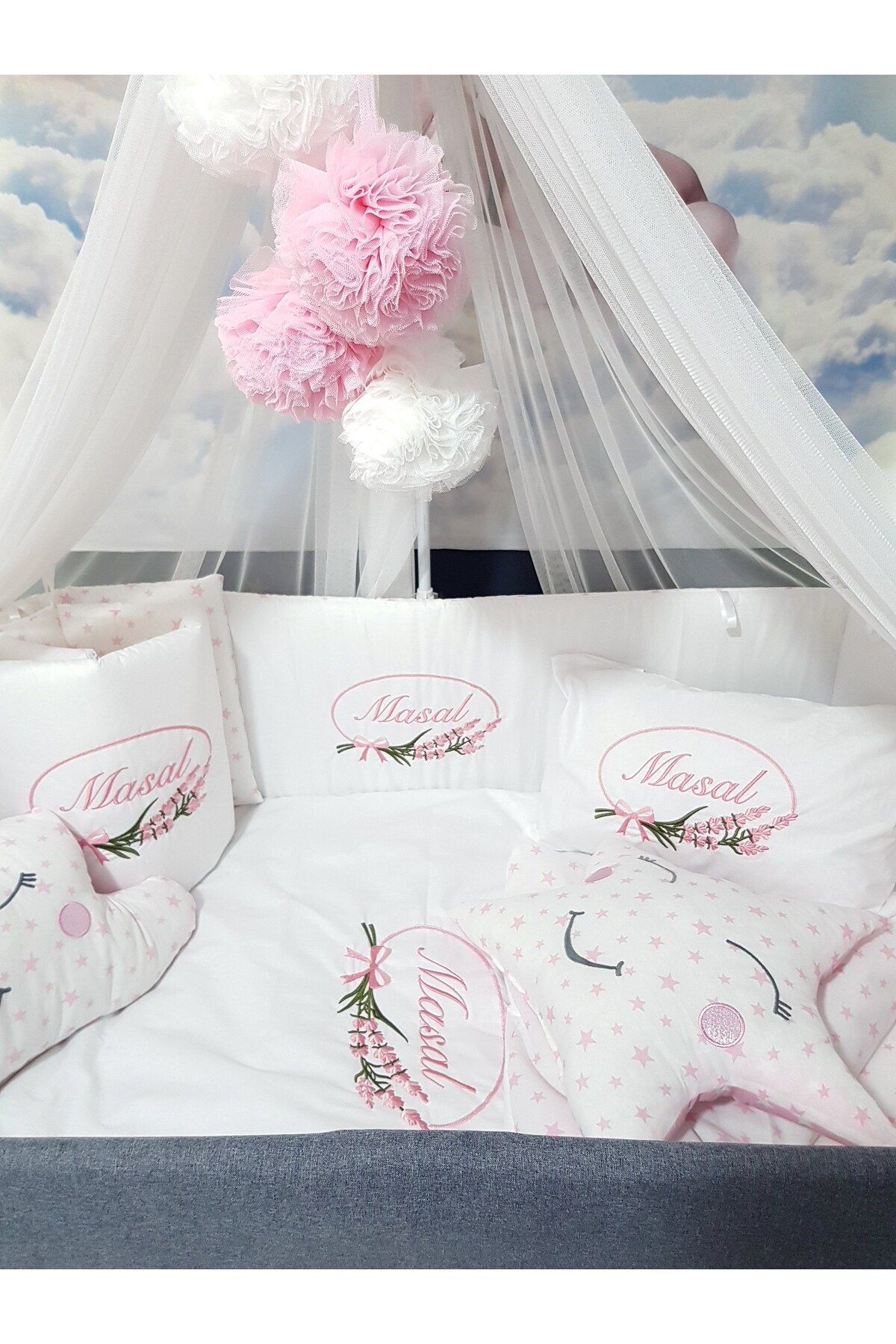 Baby Clime 70x110 Nakışlı Bebek Uyku Seti Isimli - Lüks Cibinlik Ve Aparat - Çiçek Fiyonk Motifli fotoğrafı 3 (önizleme)