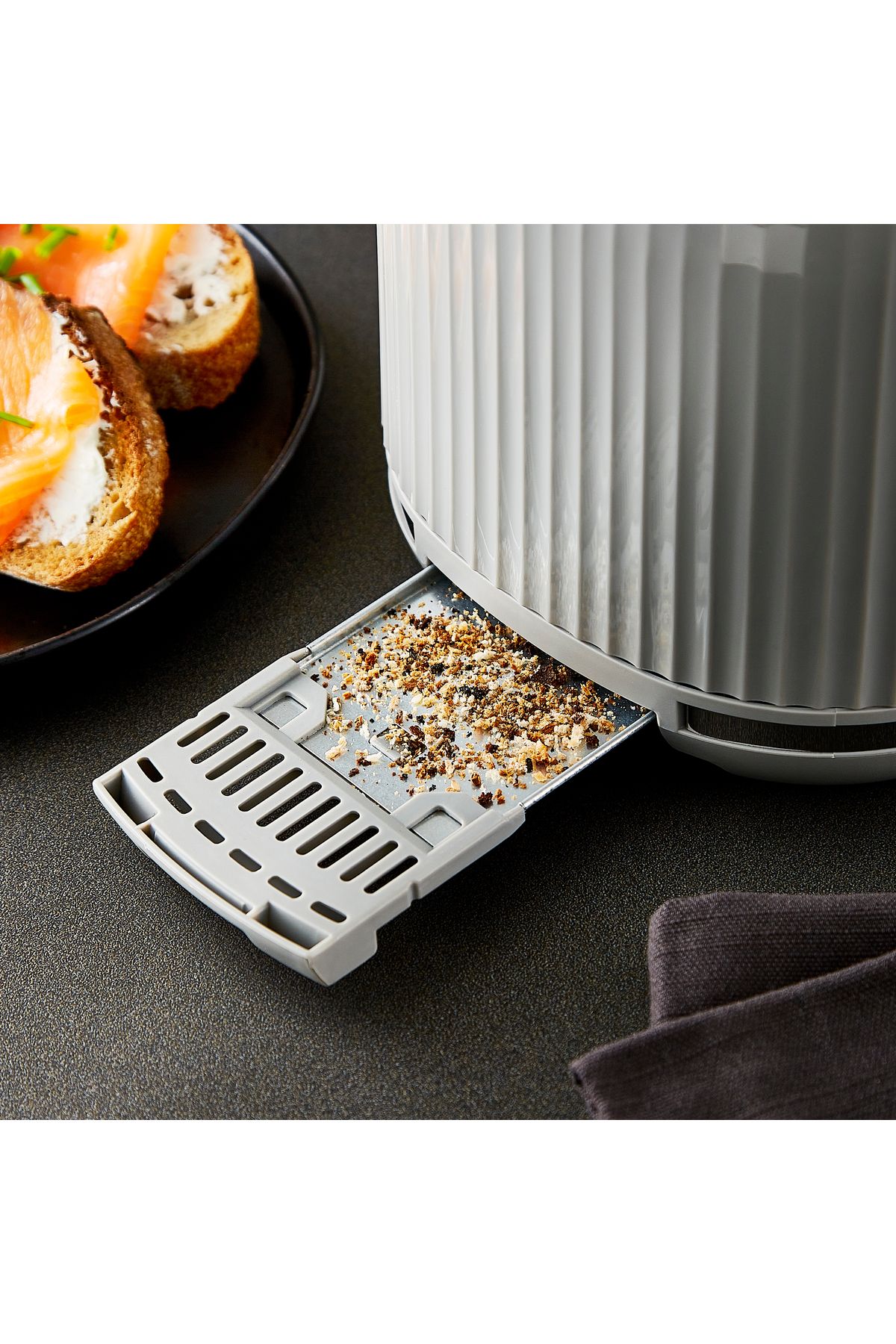 Geepas-Fluted Bread Toaster 2 Slice Slot 1000 W|  6 Adjustable Browning Control and Removable Crumb Tray 3