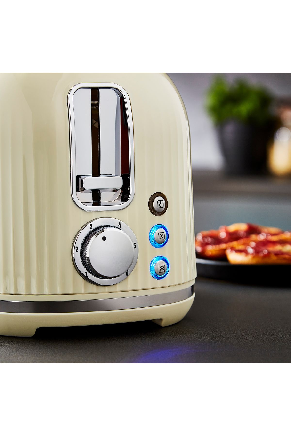 Geepas-Fluted Bread Toaster 2 Slice Slot 1000 W|  6 Adjustable Browning Control and Removable Crumb Tray 5