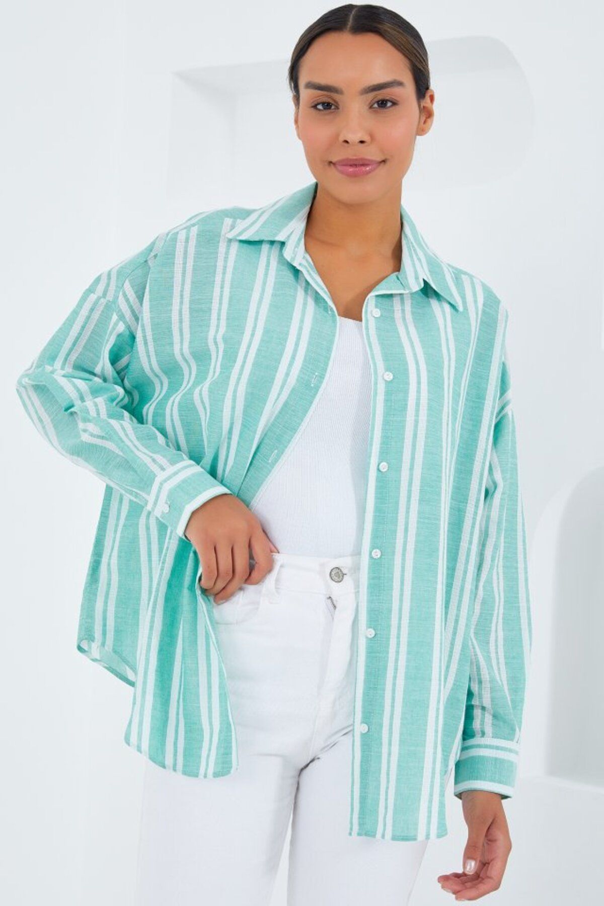 HİGUERA Mint Yeşili Beyaz Çizgili Oversize Keten Gömlek 20251