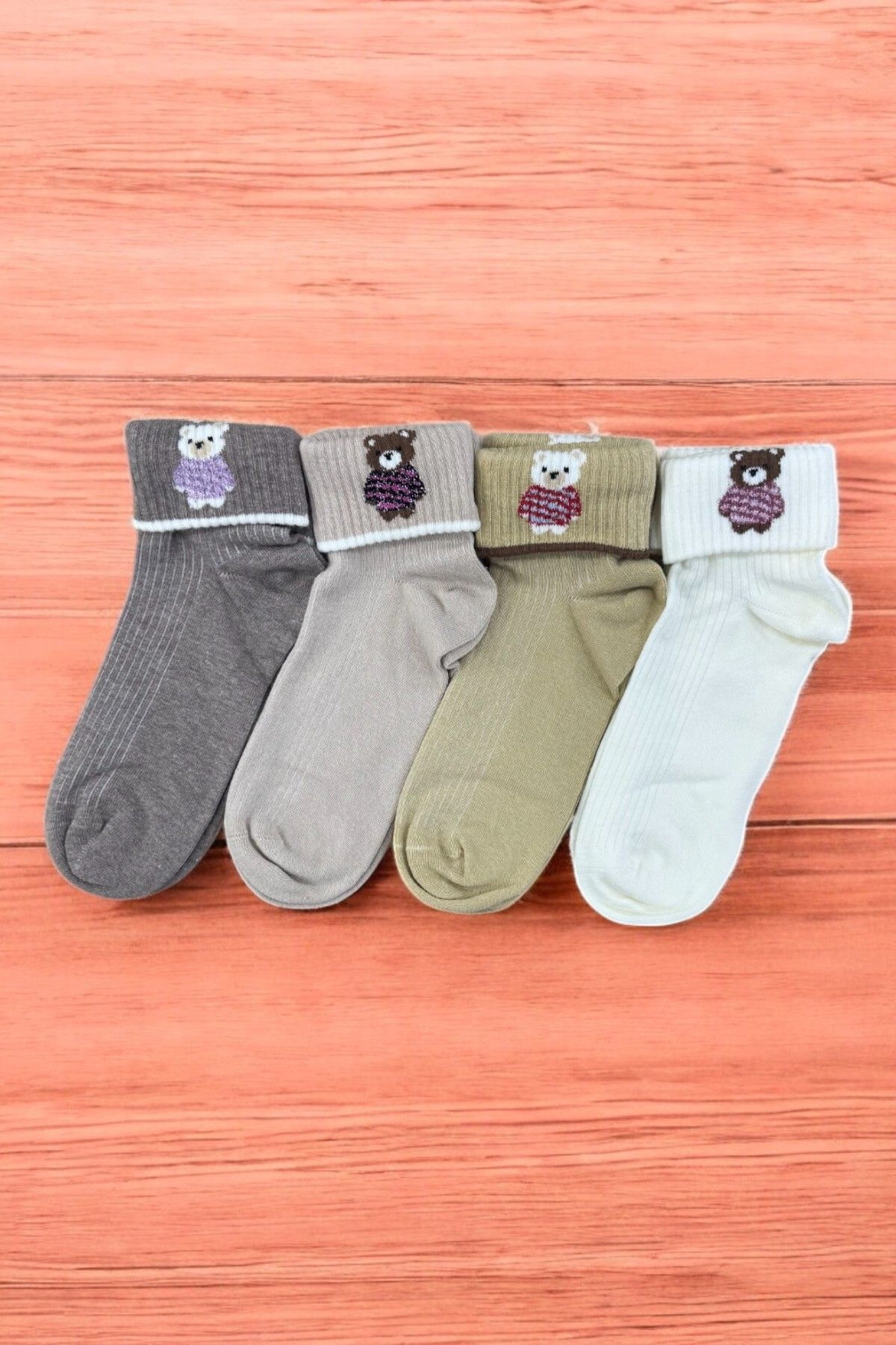 tibo-Premium Collection Teddy Bear Patterned 4-Piece Seamless Women's Short Socks 1