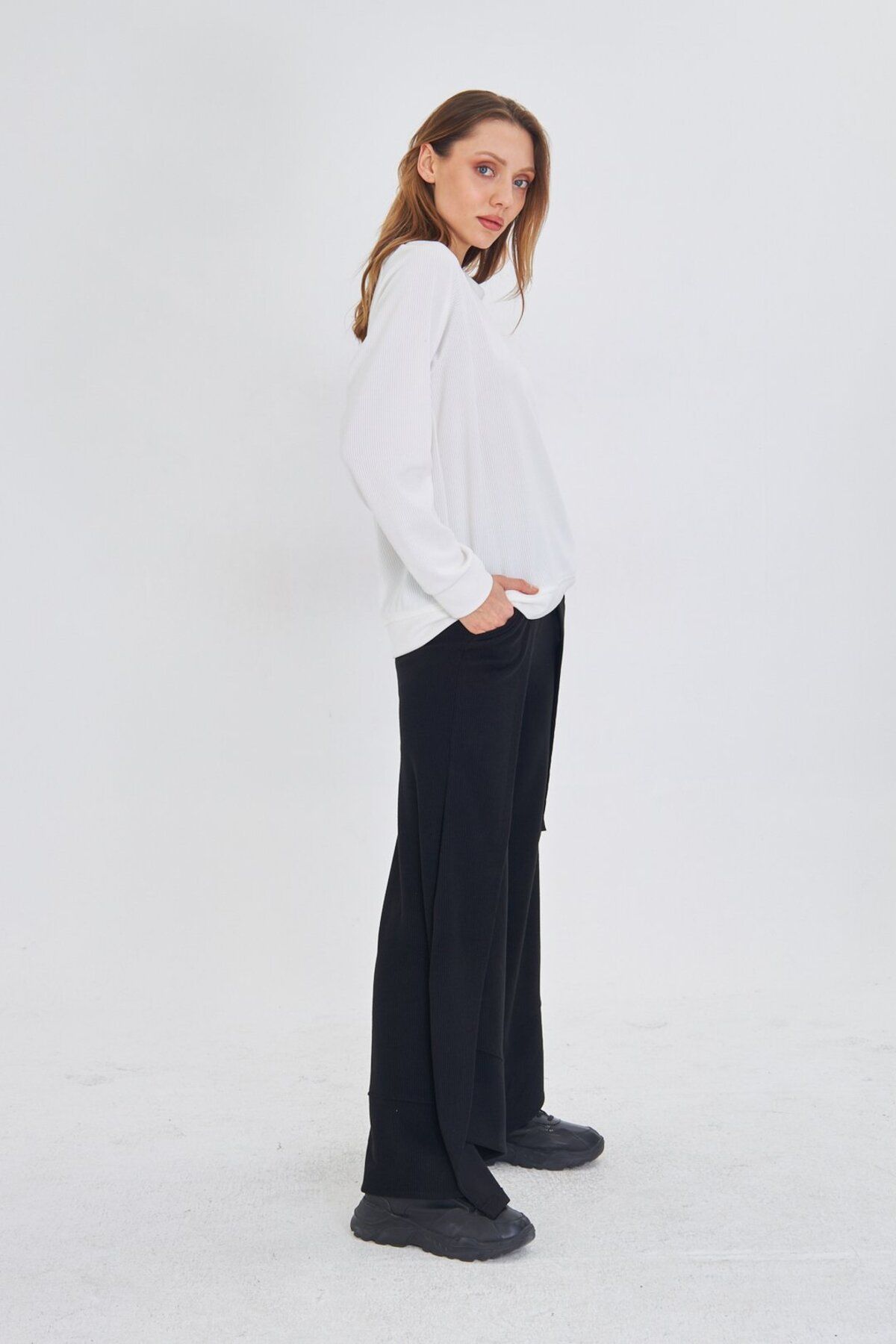 LAMANTE-White Knitted Bluz with Zipper Detail on the Collar 3