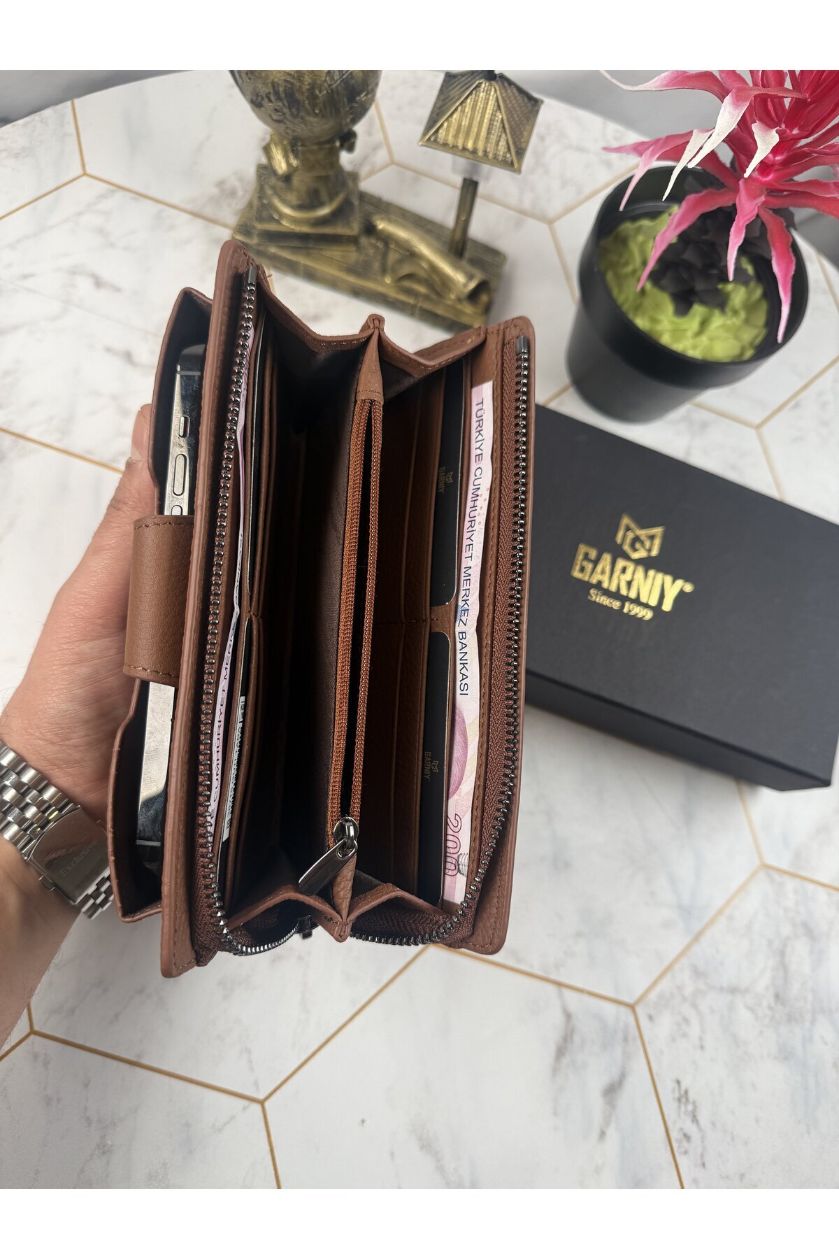 Garniy-Tan Wallet with Phone Compartment and Handle, Large Compartment 3