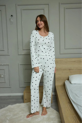 KADİRWEAR SİYAH KALP DESENLİ ÖNDEN DÜĞMELİ UZUN KOL PİJAMA TAKIMI