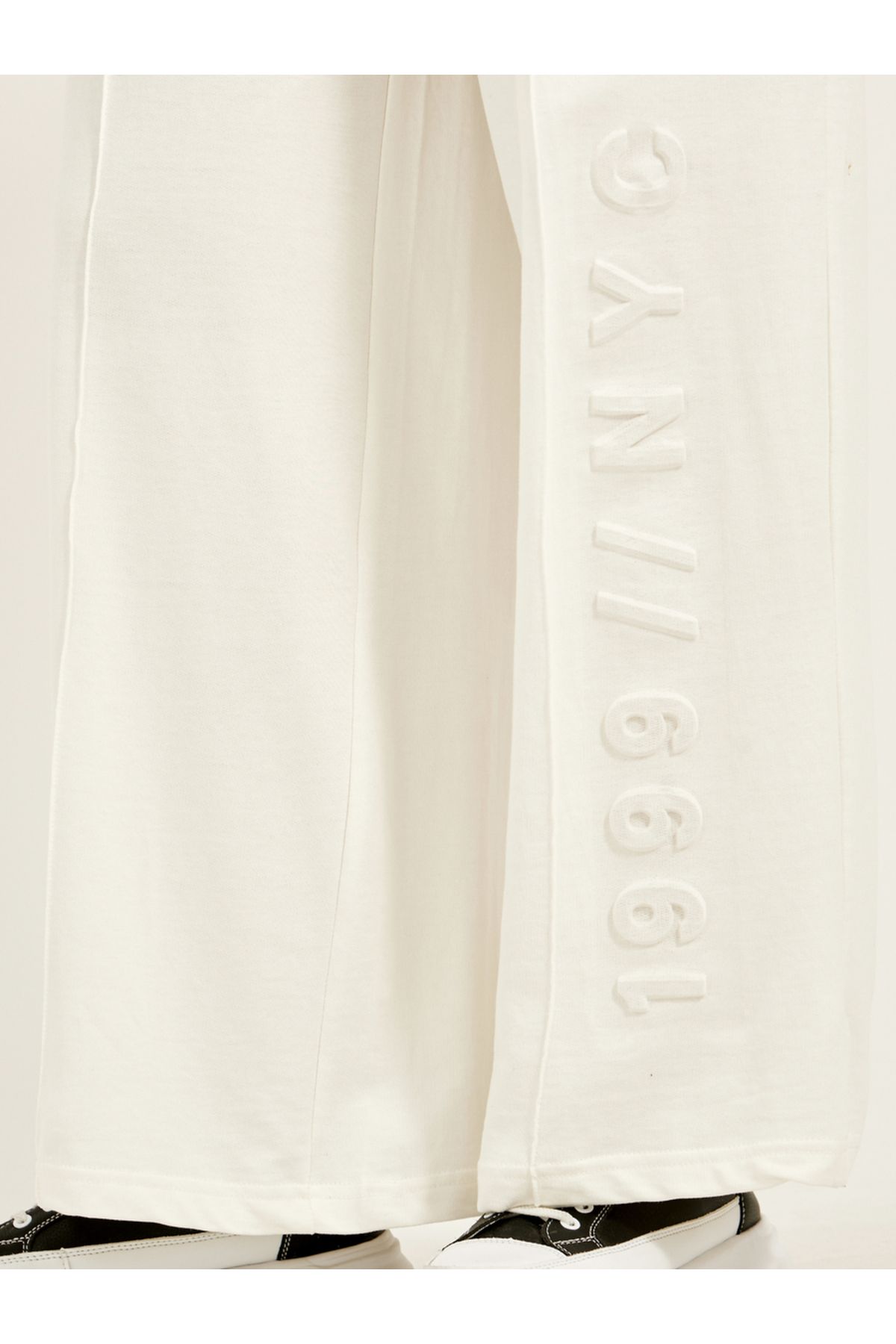 Styli-Embossed Hem Wide Leg Joggers with Drawstring Waist 4