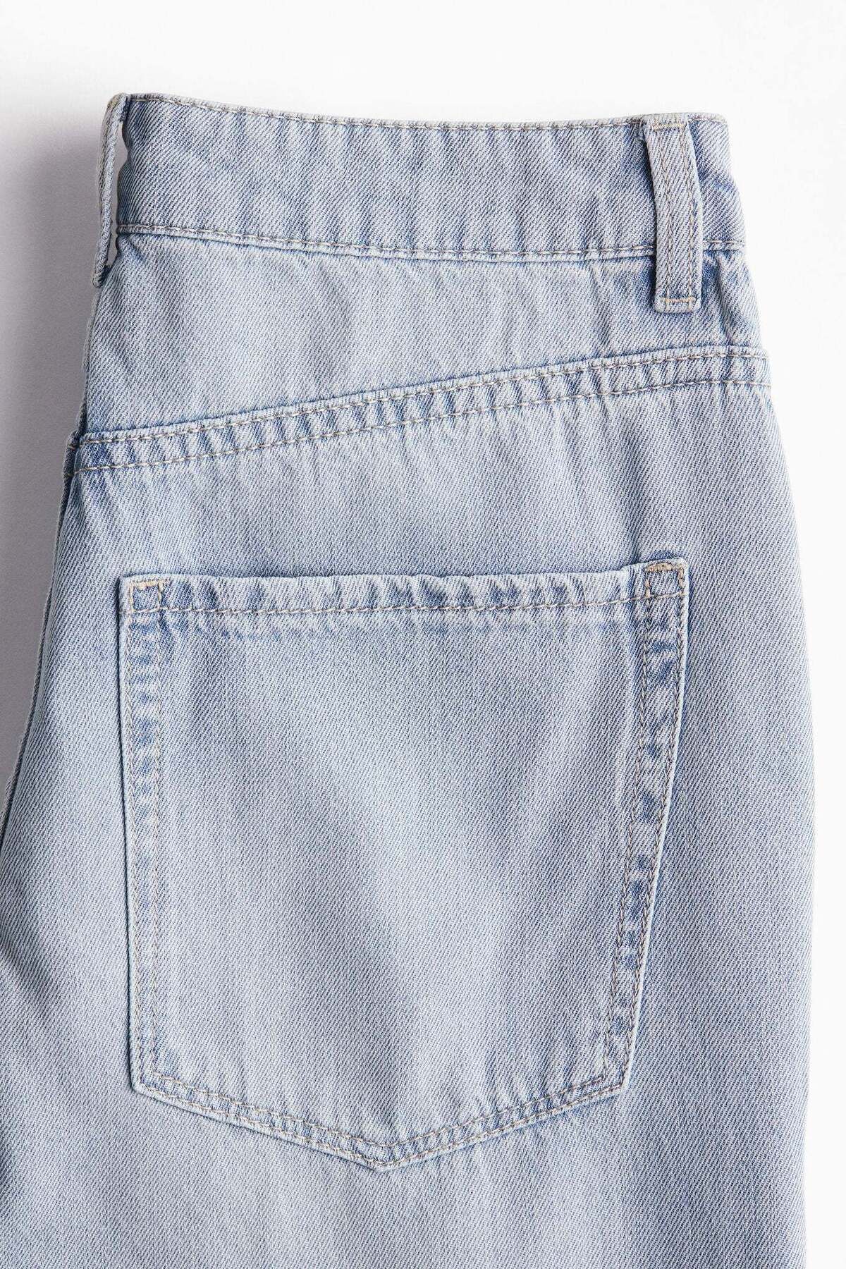 H&M-Feather Soft Flared Ultra High Jeans 3