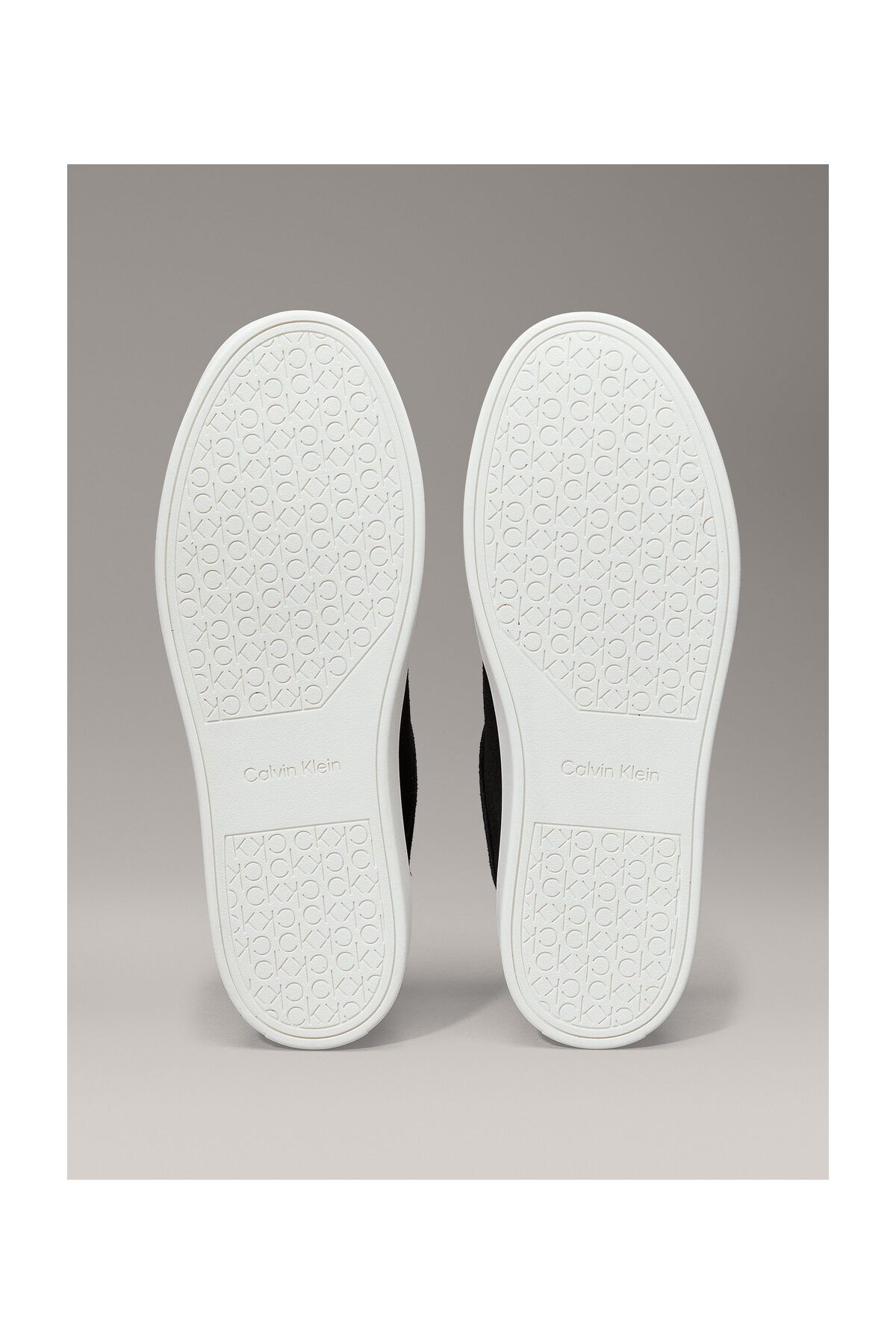 Calvin Klein-Schnürschuhe aus Wildleder mit Spitze 7