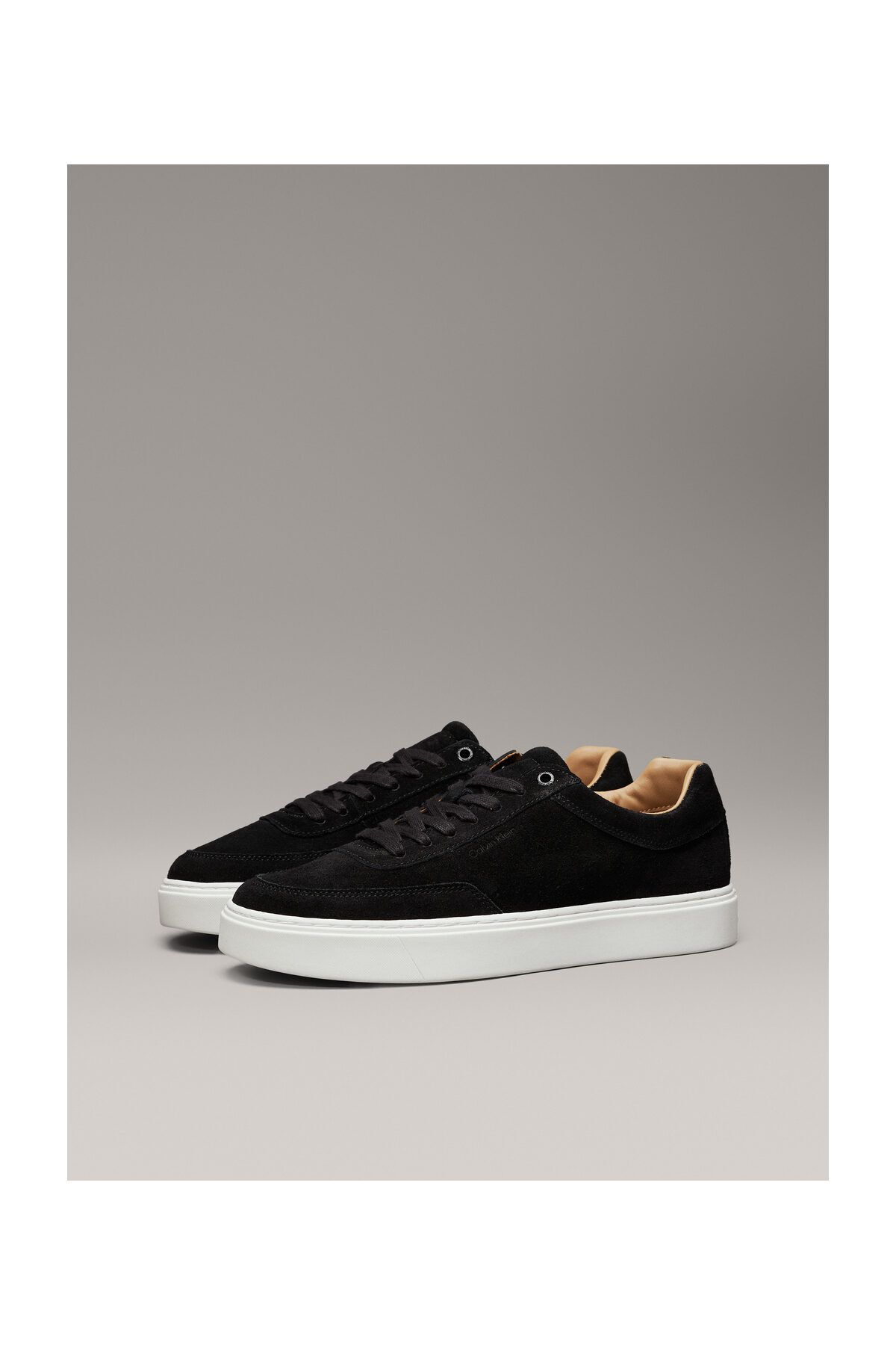 Calvin Klein-Schnürschuhe aus Wildleder mit Spitze 11