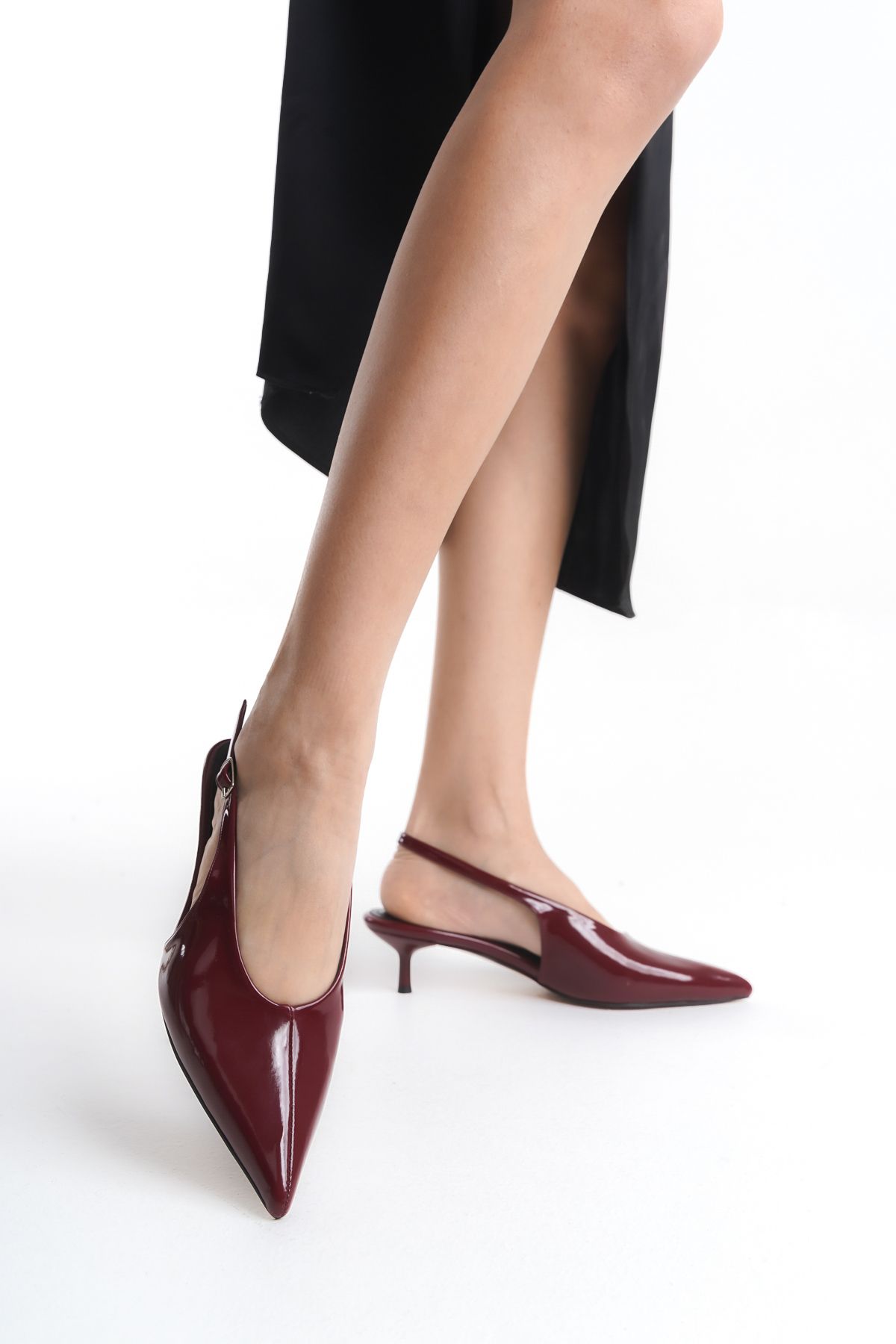 TRENDYOL SHOES Czerwone Lakierowane Buty Damskie Ze Szpiczastym Noskiem Na Obcasie Typu Kociak Kobieta - 37