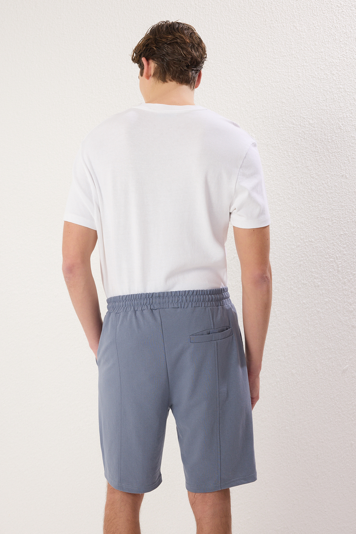 Trendyolmilla  Mavi Regular/Normal Kesim Orta Boy Lastik Belli Bağcıklı Dikiş Detaylı Şort TMNSS20SR0070 - Görsel 4