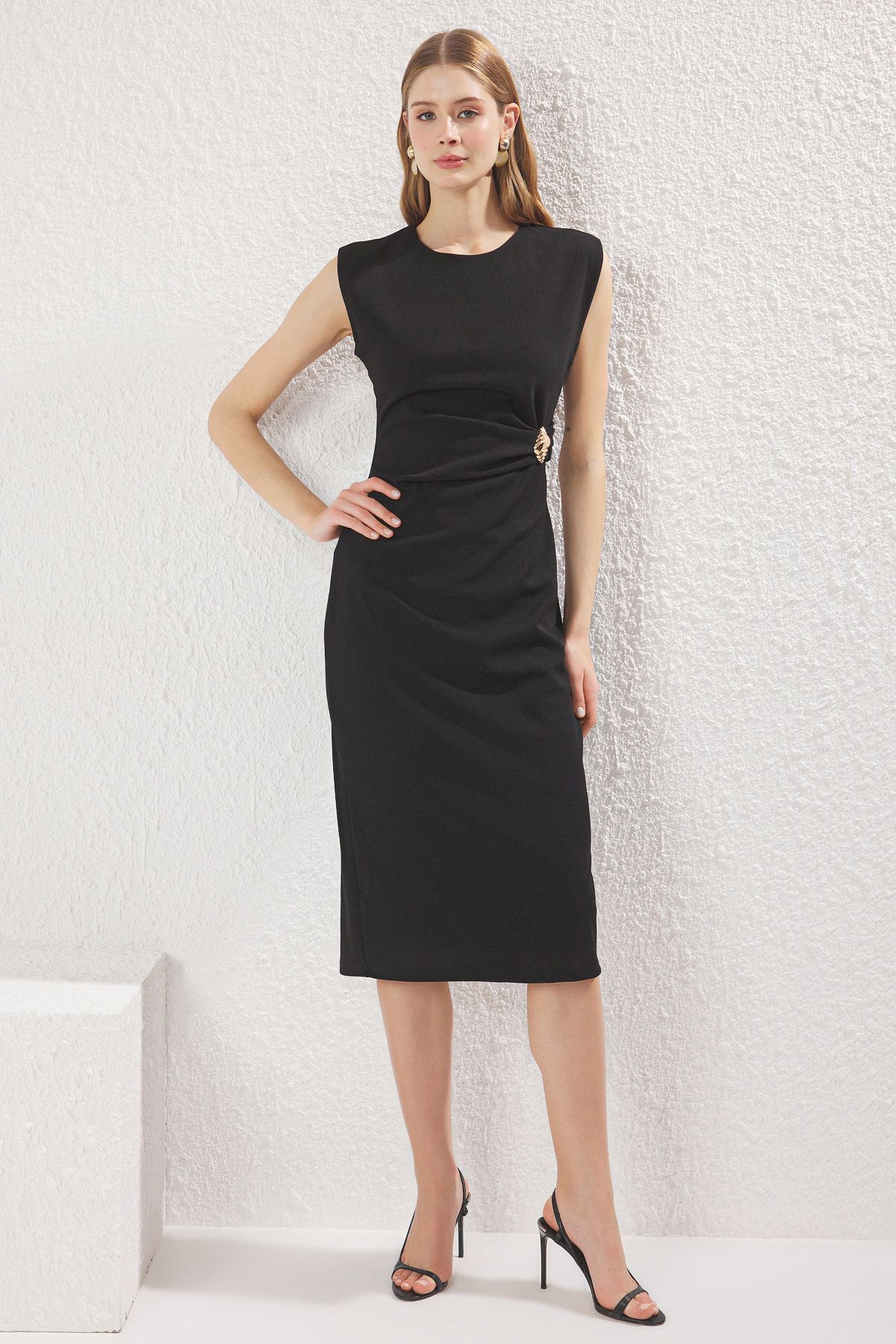 Trendyol Collection Czarna Prosta Sukienka Midi Dopasowana Do Ciała Z Dzianiny Z Dodatkiem Detali Kobieta - XS