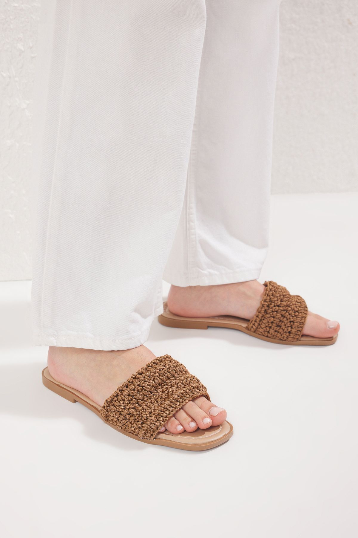 TRENDYOL SHOES Kapcie Damskie - Brązowy Dzianinowy Detal, Kobieta - 37