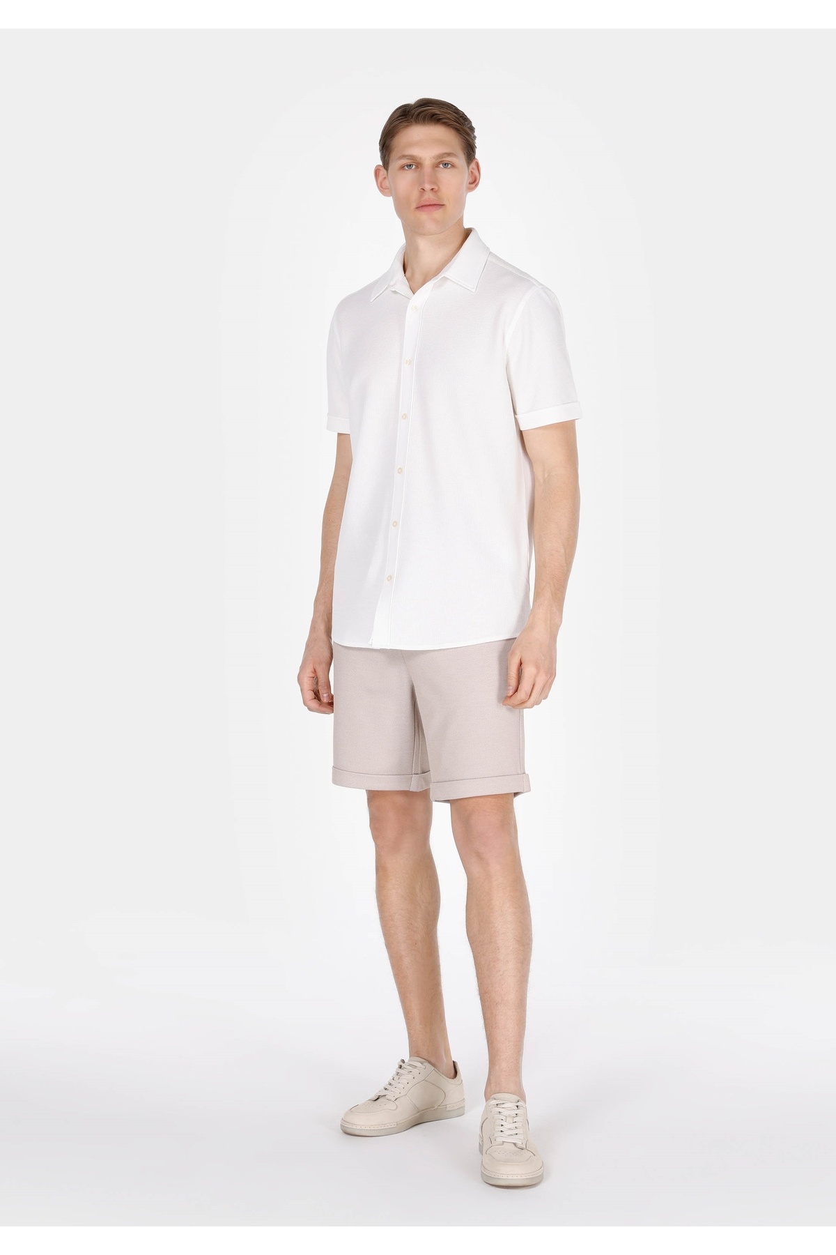 Colin's-Regular Fit Mid Waist Plain Men's Beige Shorts 1