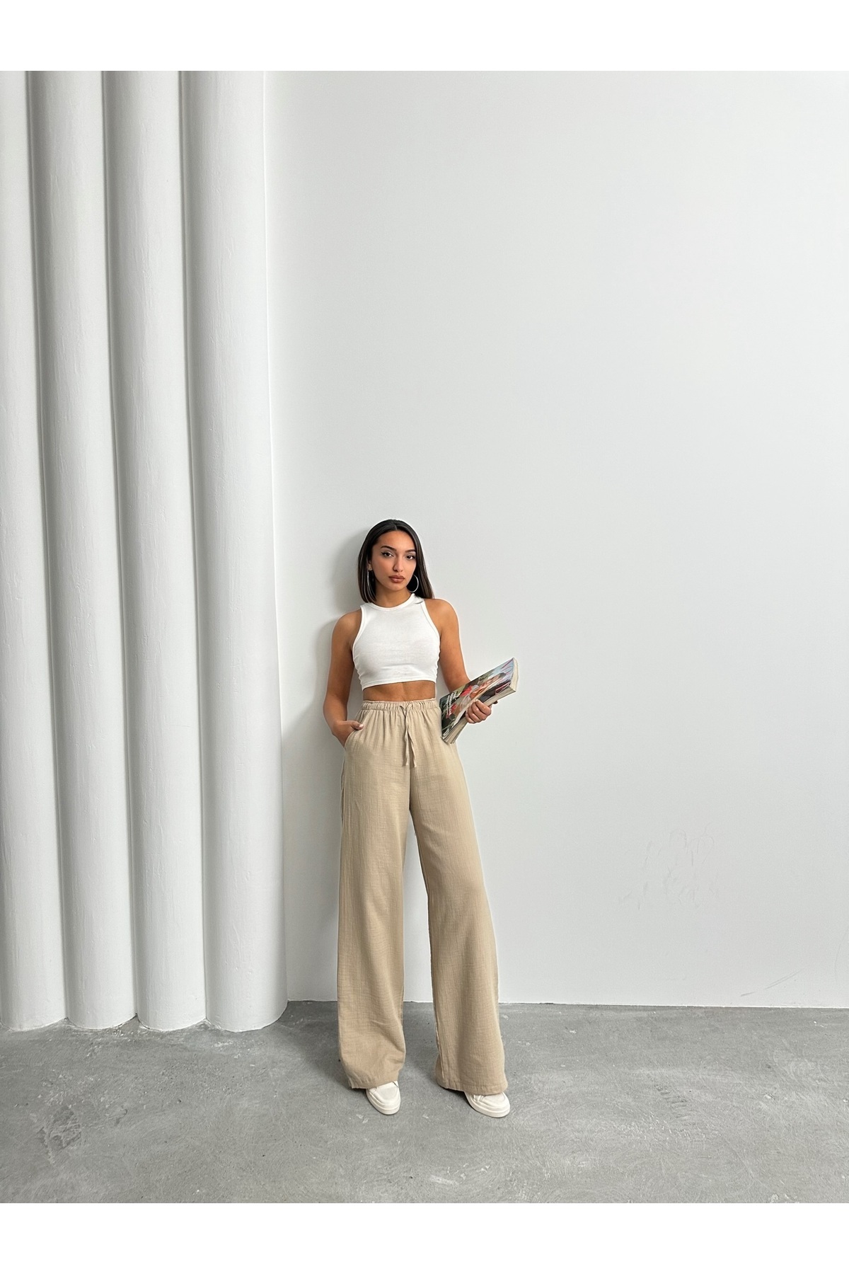 BEJNA-Beigefarbene Palazzo-Hose aus Musselin für Damen 3