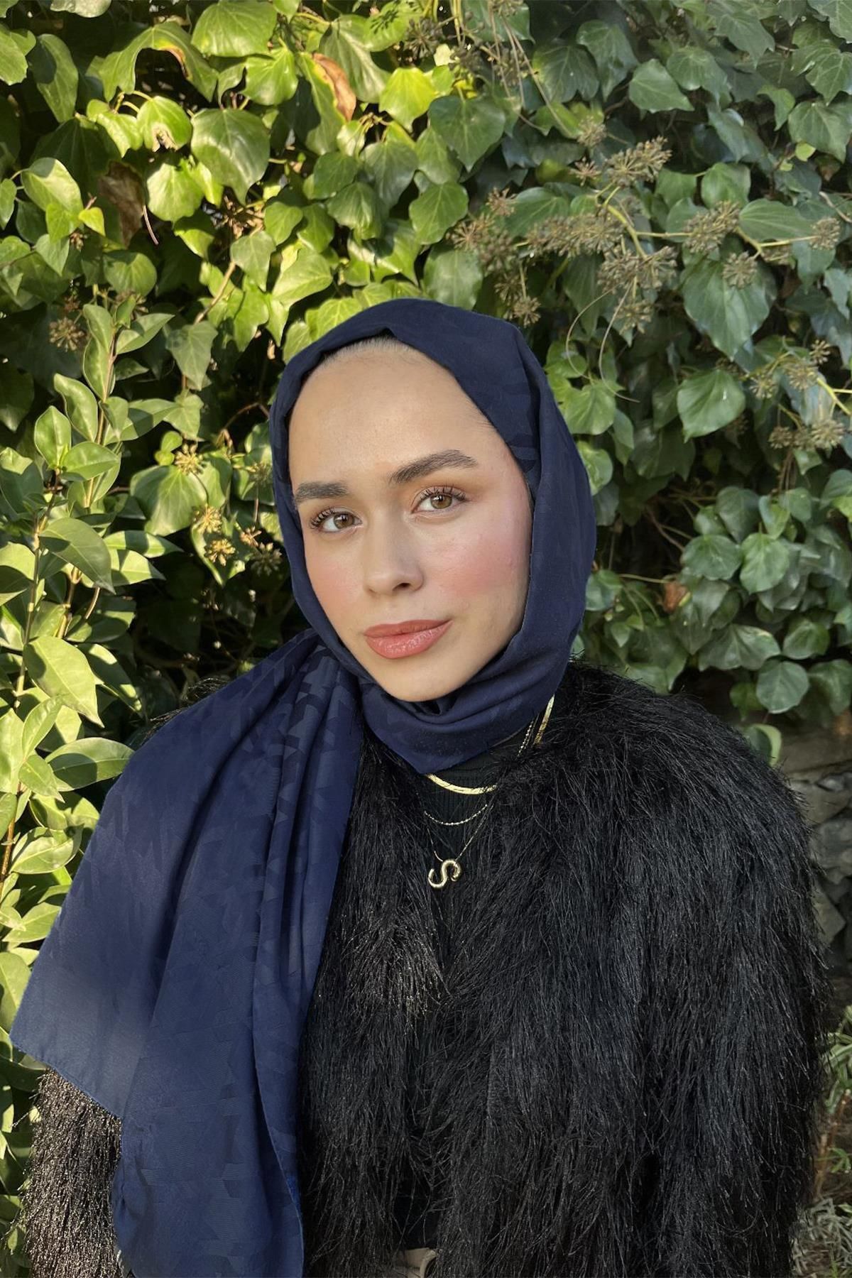 carell Sinem Dereli'nin Tercihi Kazayağı Desen Pamuk İpek Şal Koyu Lacivert