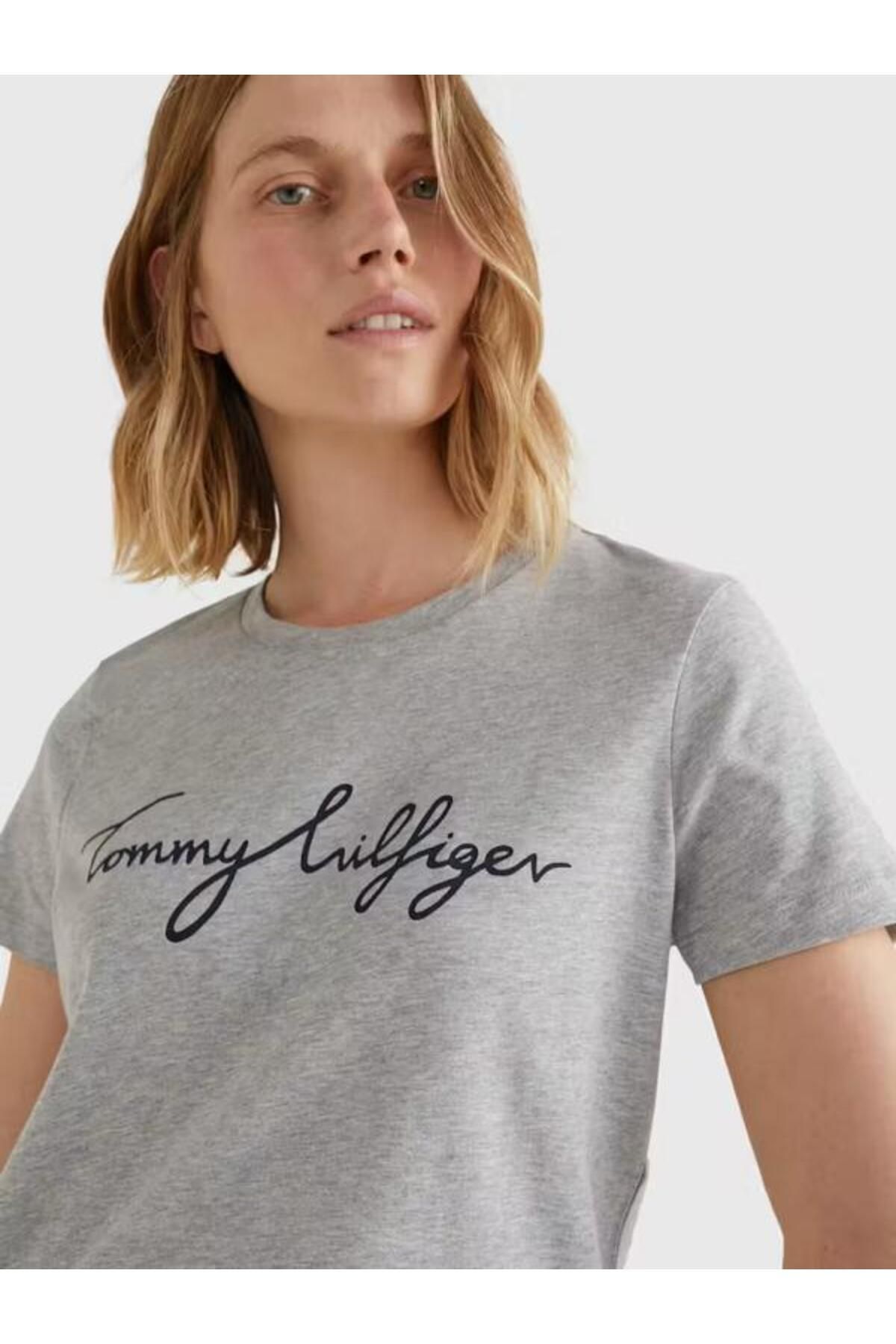 تی شرت خاکستری زنانه یقه خدمه Tommy Hilfiger