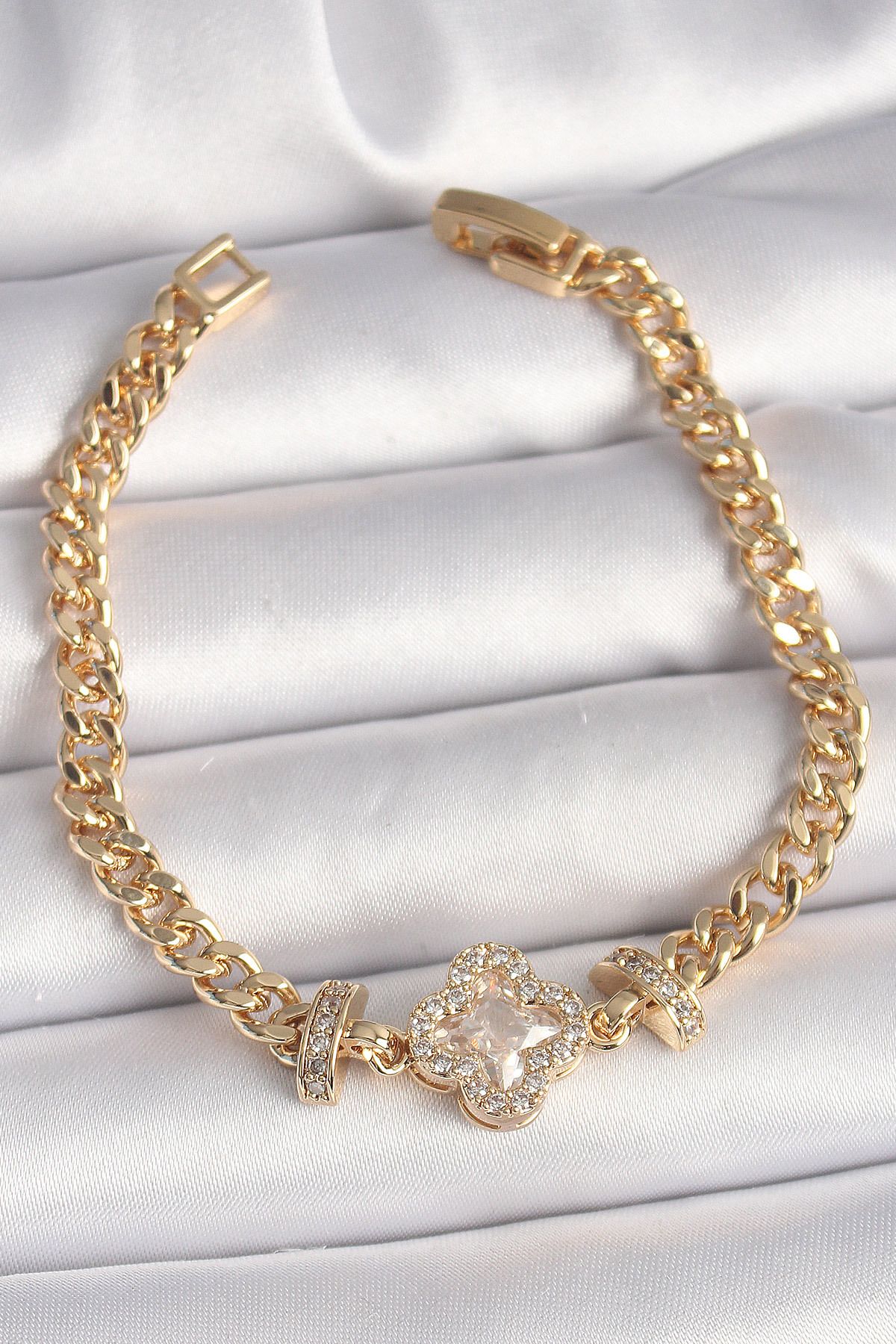 OEM Pirinç Gold Renk Zirkon Taşlı Yonca Figür Zincir Model Kadın Bileklik