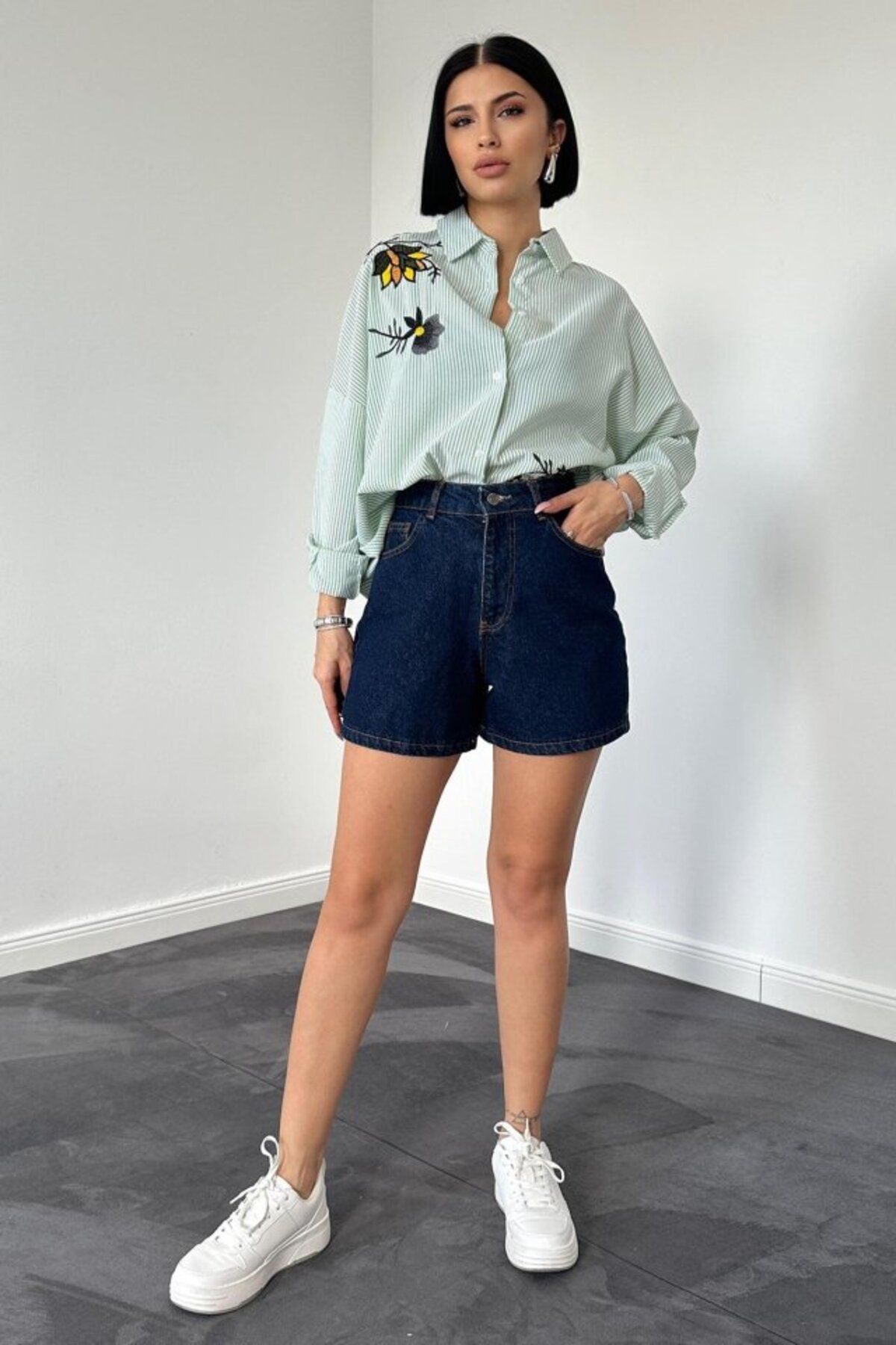Deridün Yıldız Shoes Yeşil Klasik Bedensiz Çizgili Poplin Nakışlı Gömlek