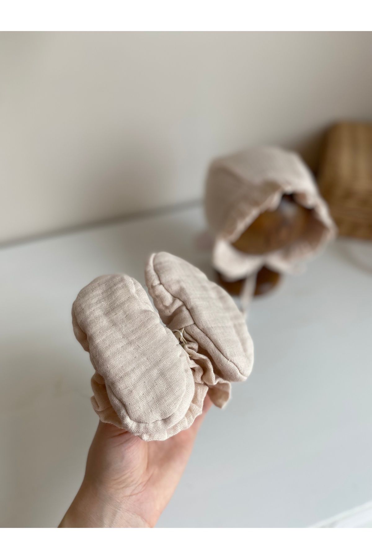 tontirik-Muslin Cotton Ruffle Hat and Booties 4