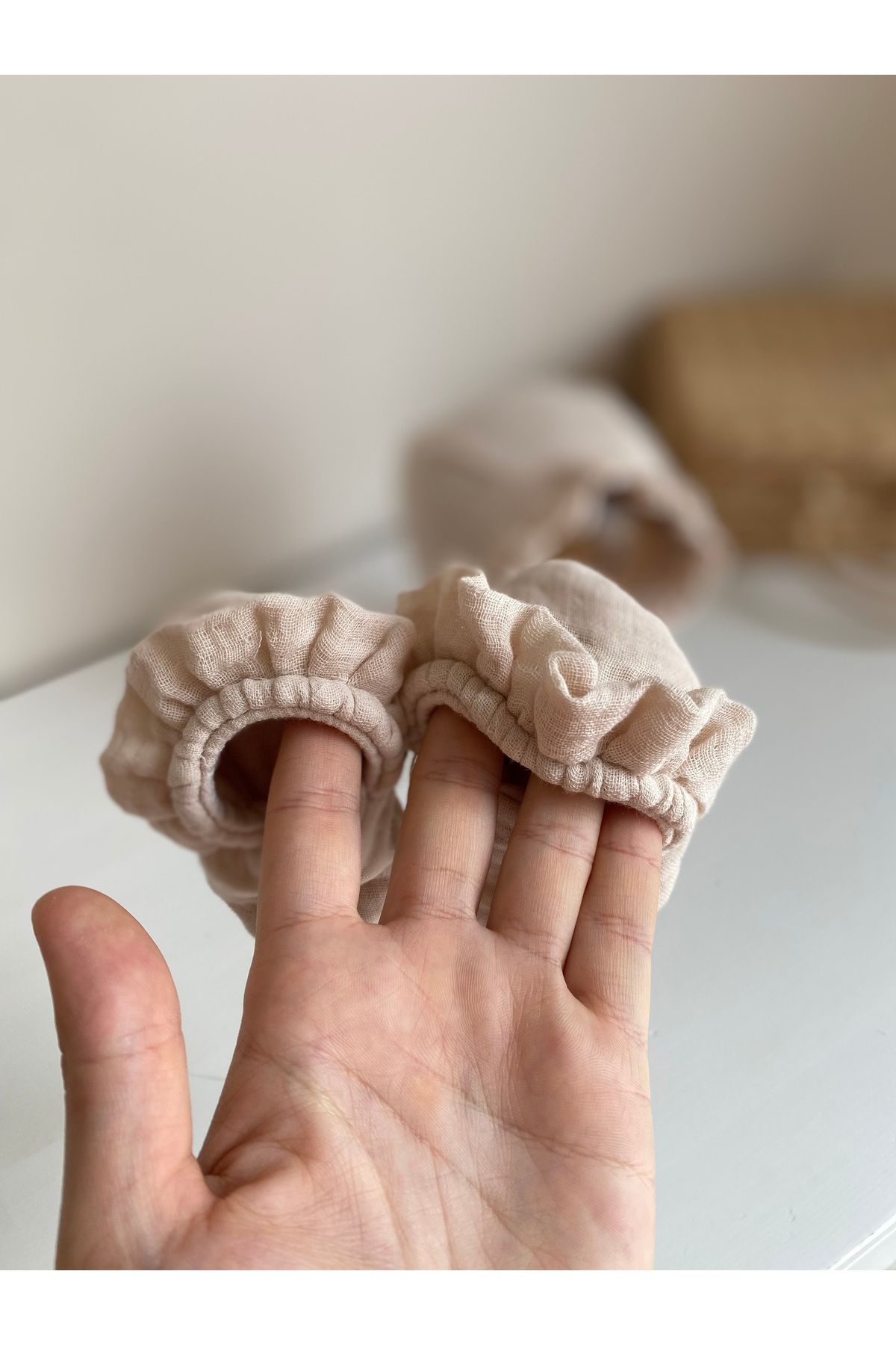 tontirik-Muslin Cotton Ruffle Hat and Booties 2
