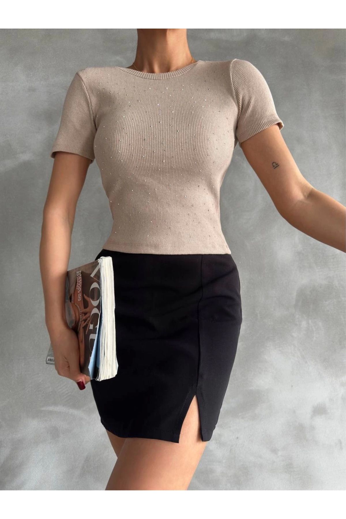 THEFOF Bej fitilli likralı yumuşacık pamuklu crop bluz taşlı