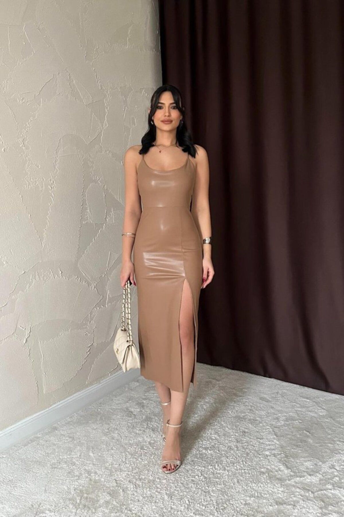 velmorafashion Bej Sırt Dekolteli Deri Elbise