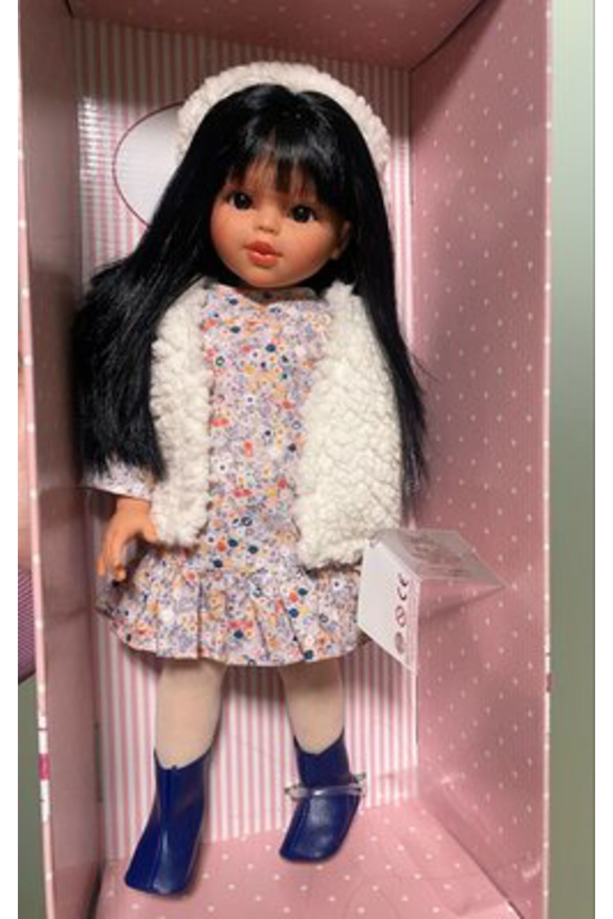 Asivil S.L.-Papusa Sabrina Bruneta cu Vesta si Caciulita Alba, 40cm 3