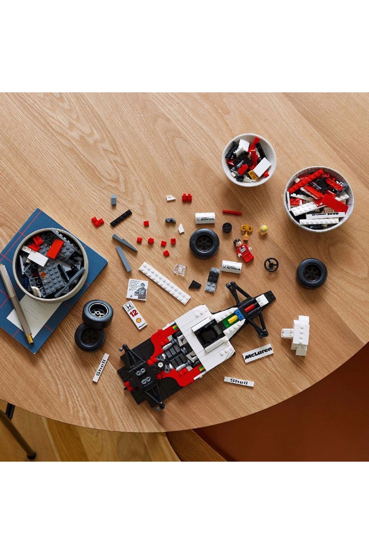 LEGO-® Icons McLaren MP4/4 & Ayrton Senna Set 10330 5