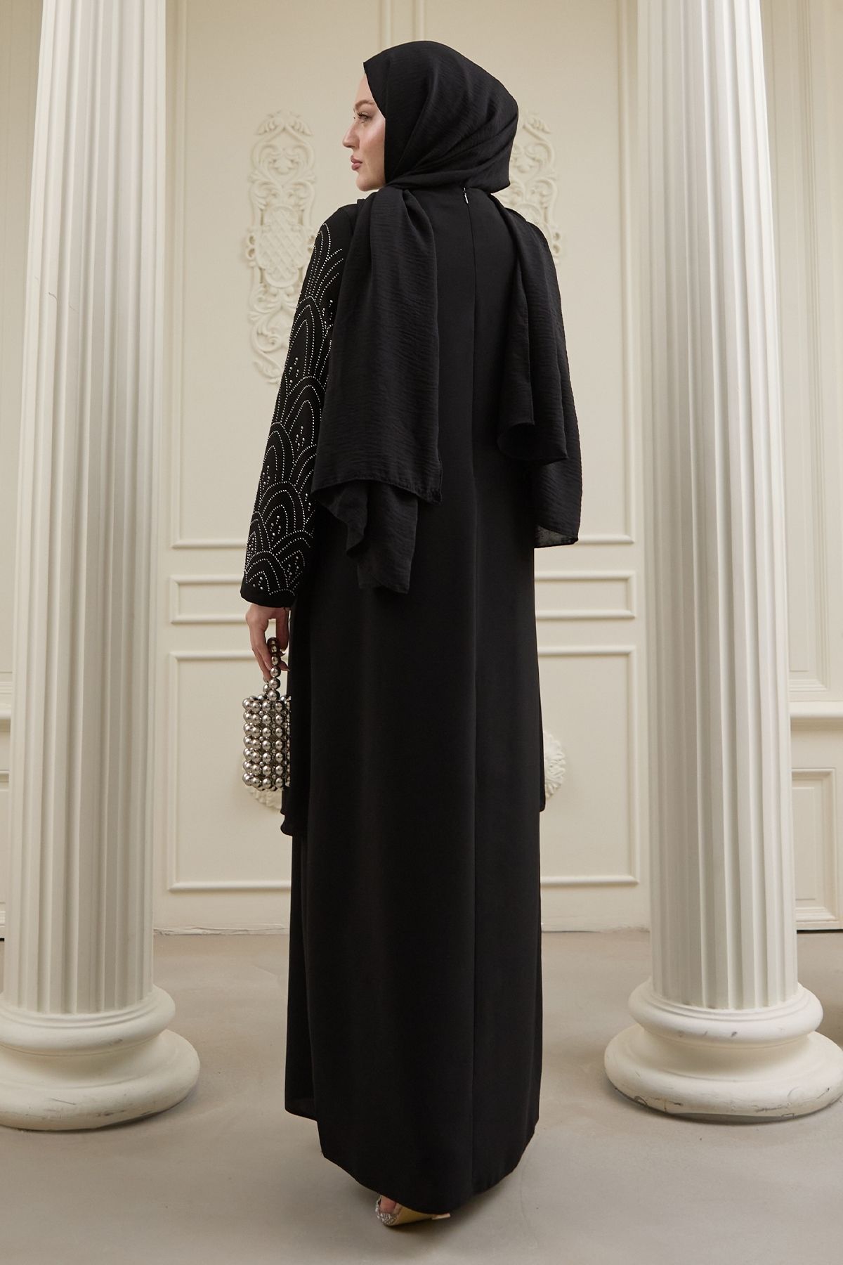InStyle-Detaliu capac brodat Ferace negru 6