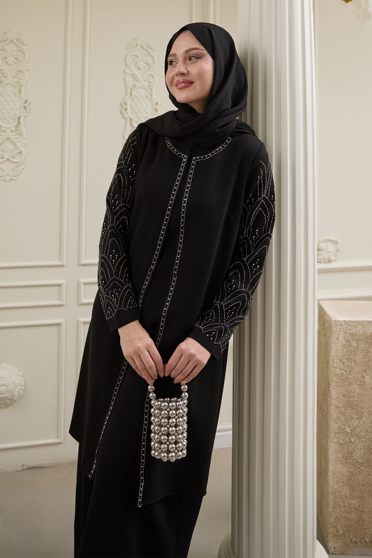InStyle-Detaliu capac brodat Ferace negru 2