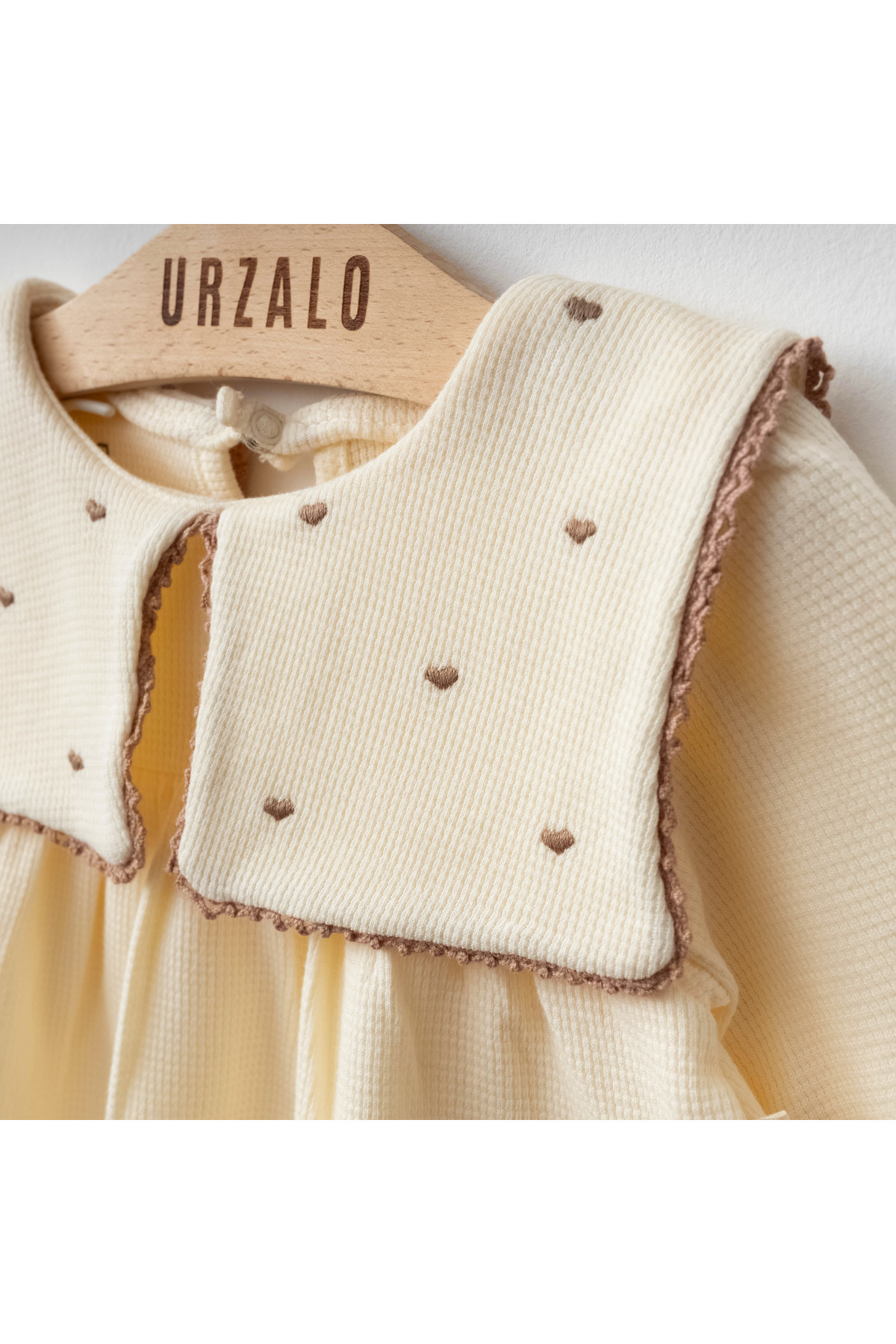 Jammybaby Maita Elbise Kalp Nakışlı Kare Mendil Yakalı %100 Pamuk Waffle Dantelli Bandanalı Kız Bebek Takım fotoğrafı 3 (önizleme)