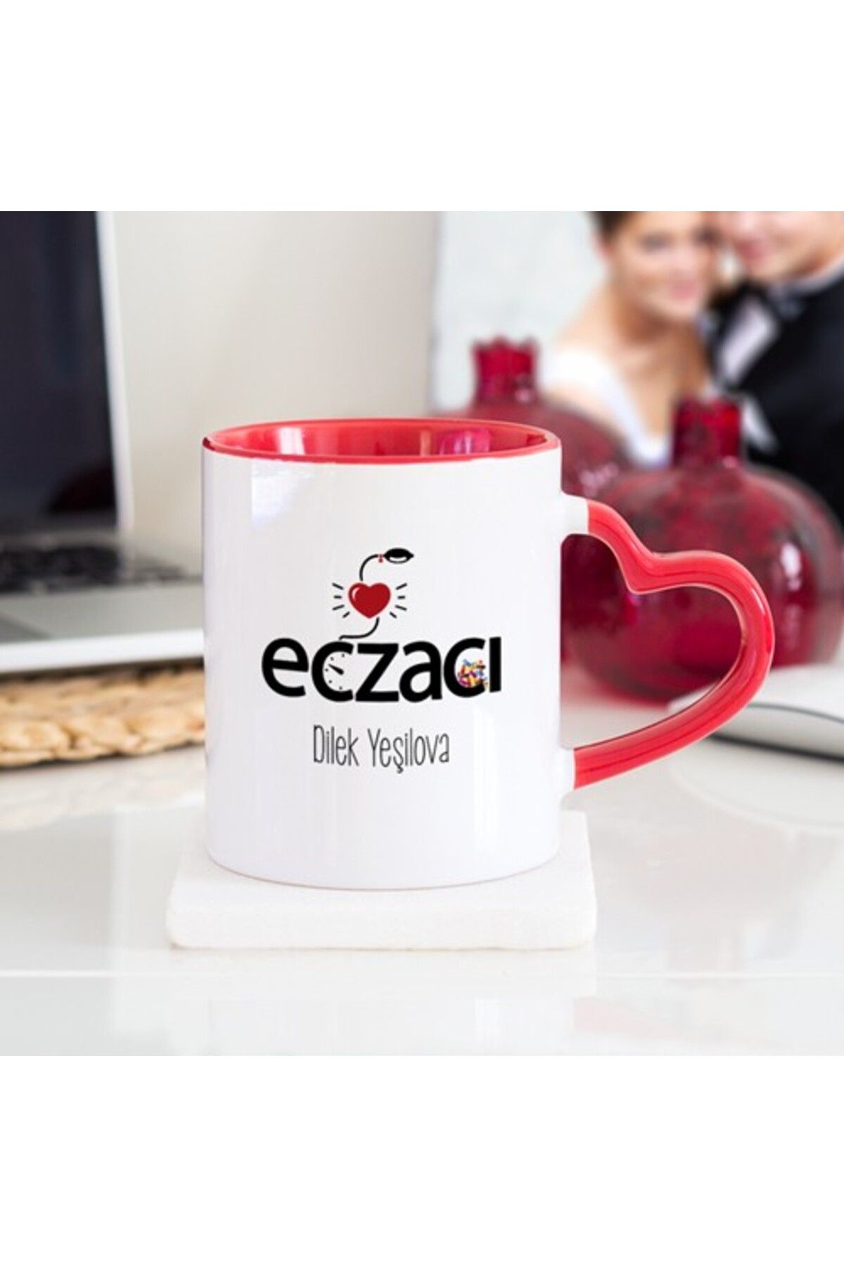 feifei Kişiye Özel Eczacı Kalpli Kupa Bardak - Kırmızı