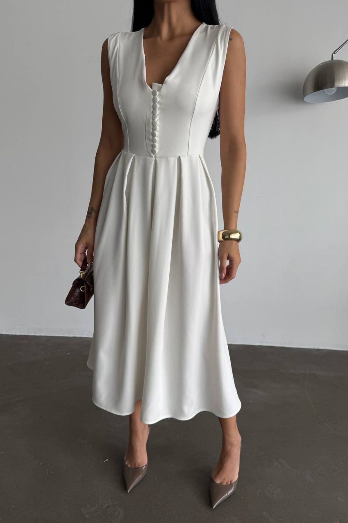 fehika-White Midi Dress Low-Cut Sleeveless Dress 1