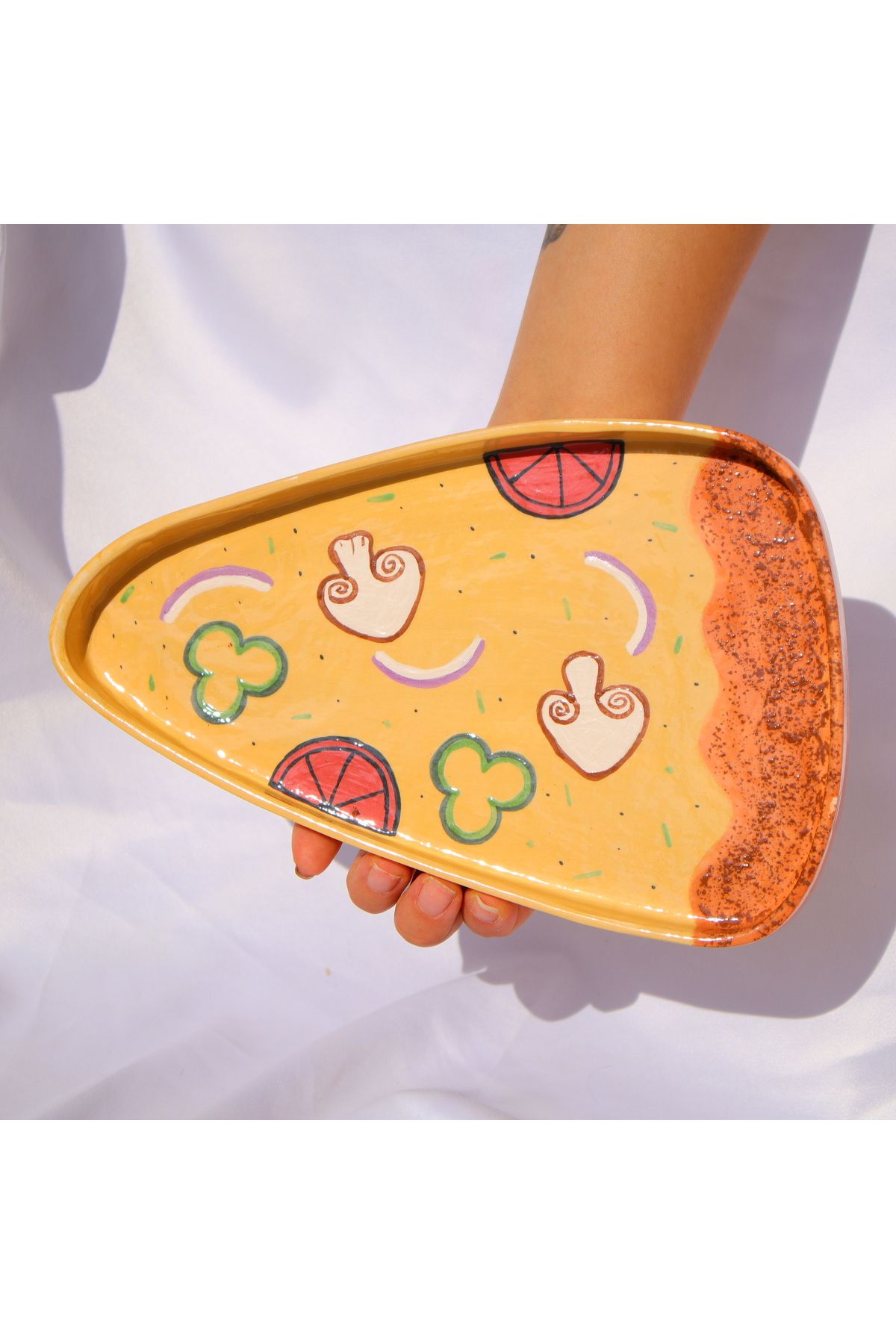 Lily & Loly Ceramics Pizza Şeklinde Tekli Pizza çizimli- El Yapımı Seramik  Eğlenceli Tabak, 23cm-12.5cm