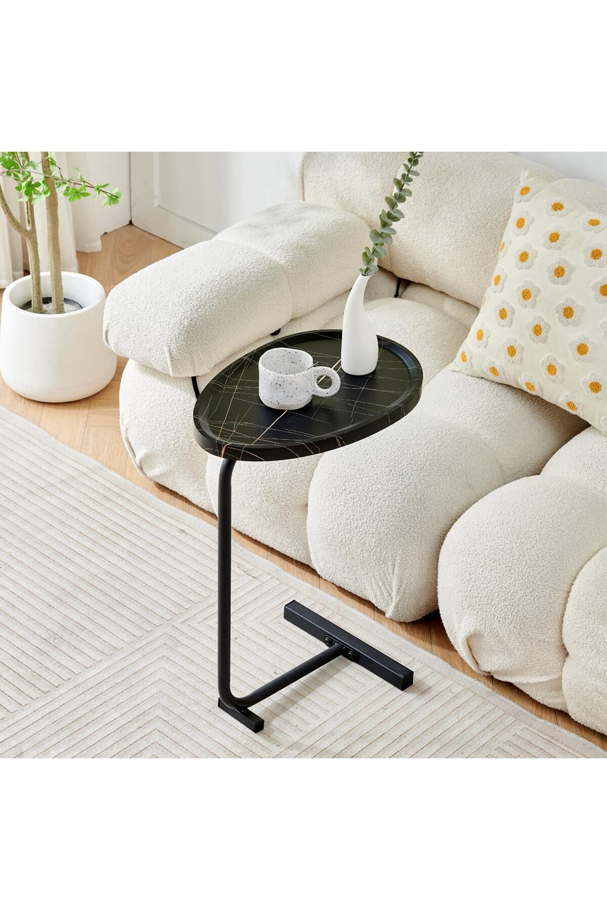 طاولة قهوة عصرية | طاولة جانبية علي شكل حرف سي سطح رخامي وارجل معدنية باللون الأسود 60x45x30 سم