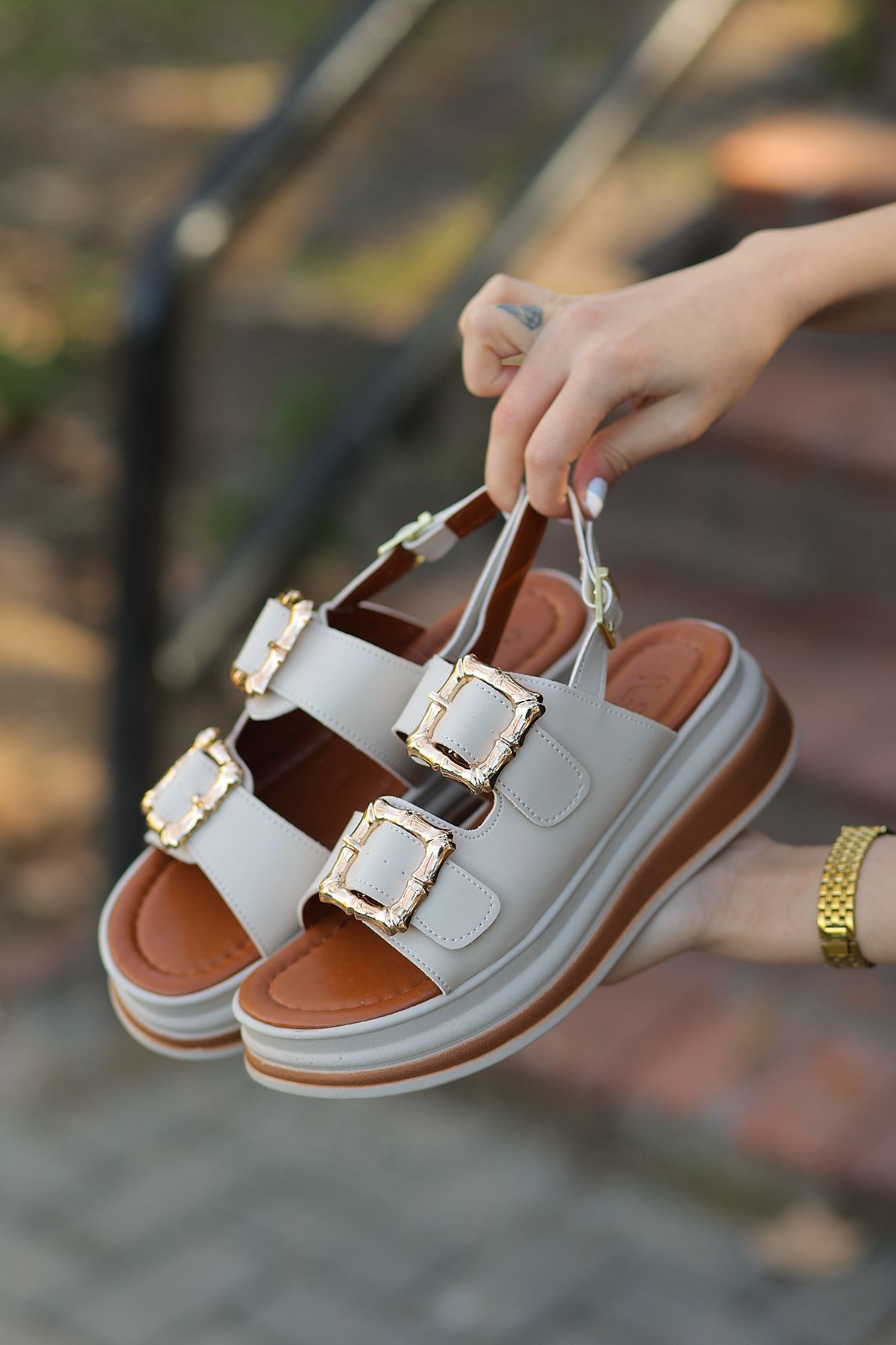 otuzbesshoes Posi 319-Şv Toka Detaylı Kadın Sandalet