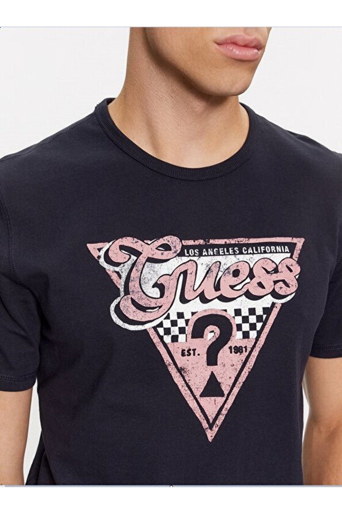 Guess-Triangle Guess Men's Regular Fit T-Shirt 4