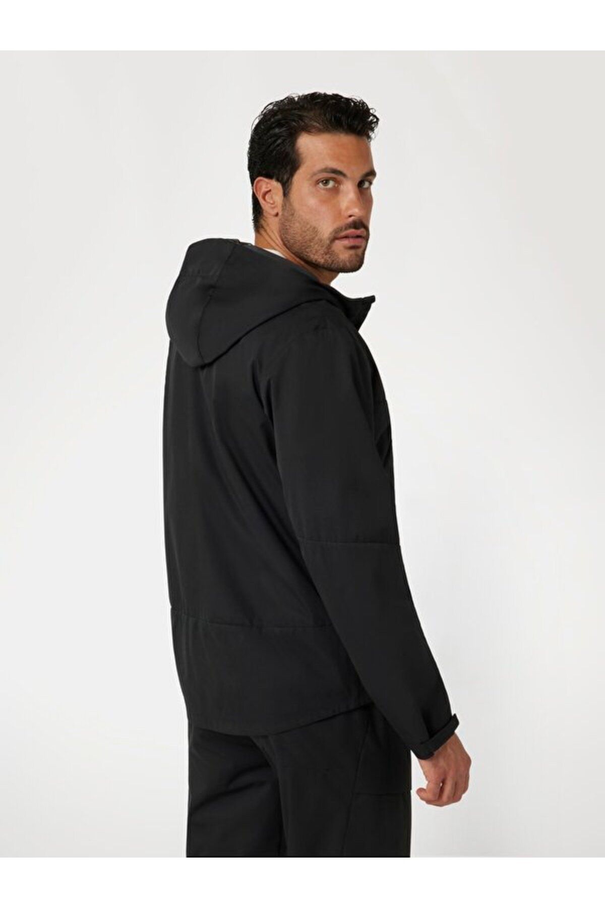Guess-Fawaris Men's Active Windbreaker 3
