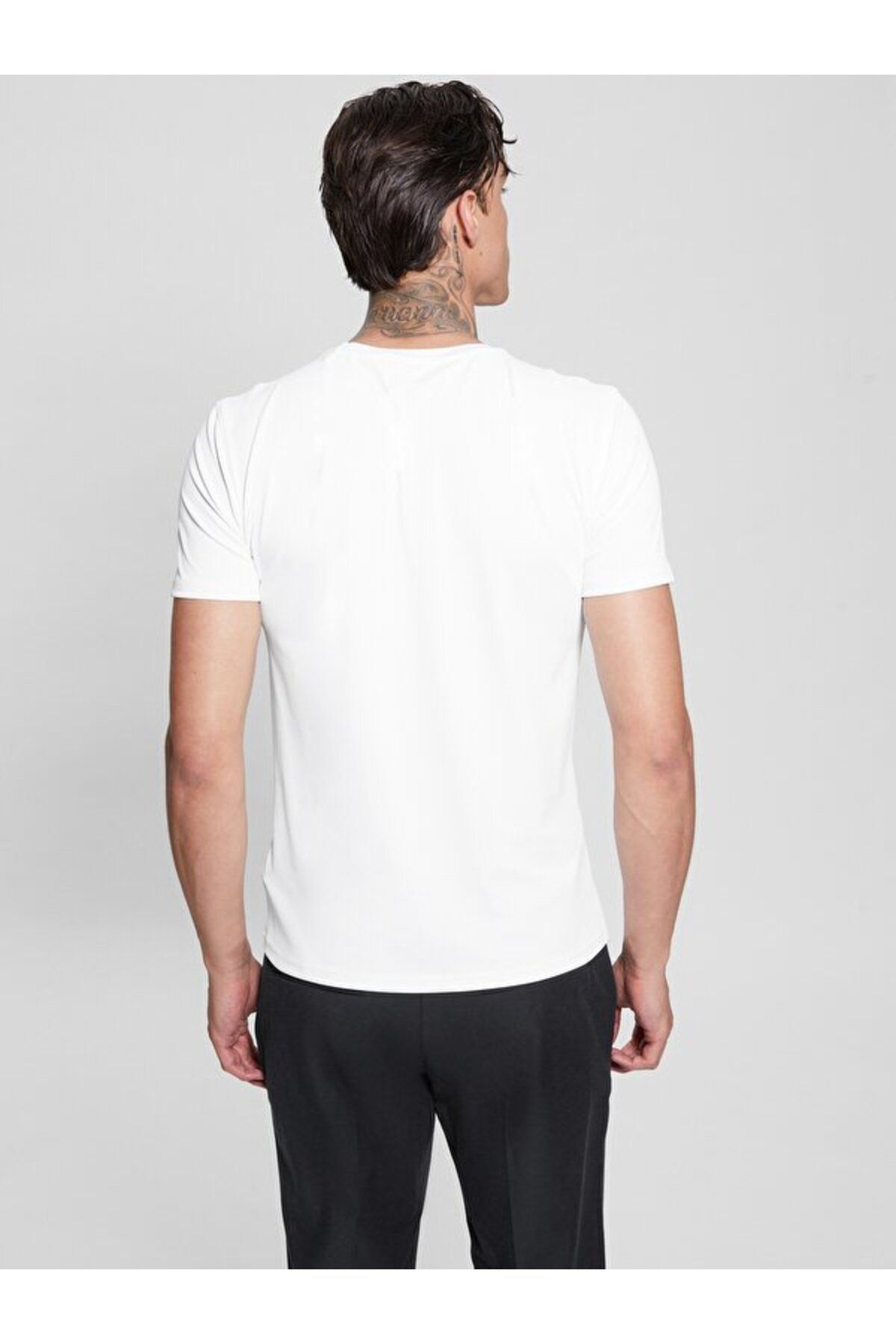 تی شرت سفید مردانه Slim Fit New Tech Guess