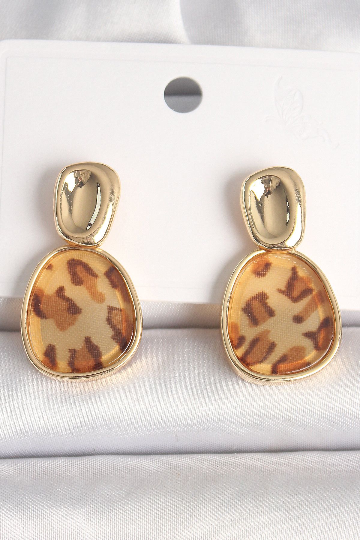 New Things Pirinç Gold Renk Sallantı Leopar Desen Kare Model Kadın Küpe